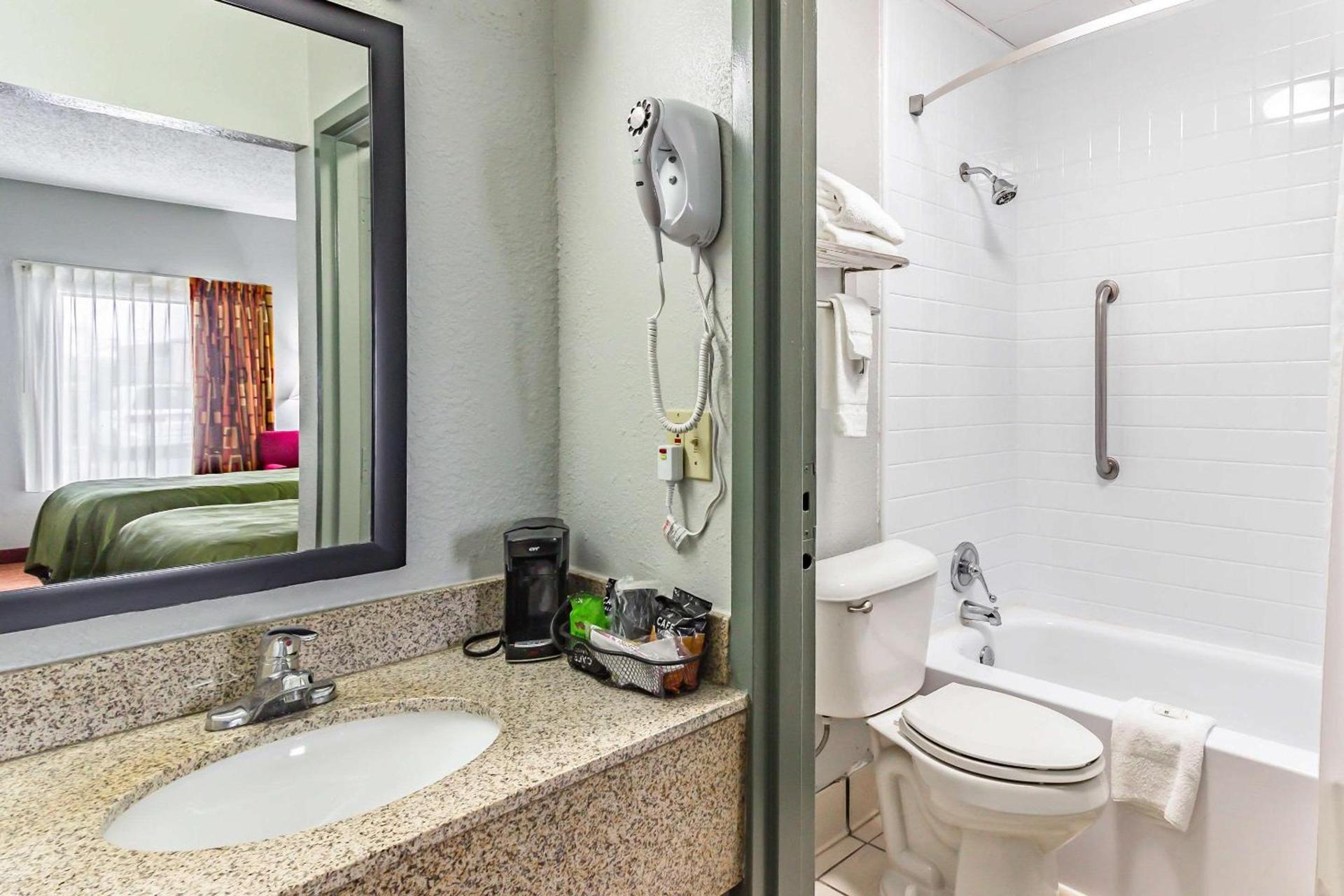 Quality Inn Goodlettsville photo 24