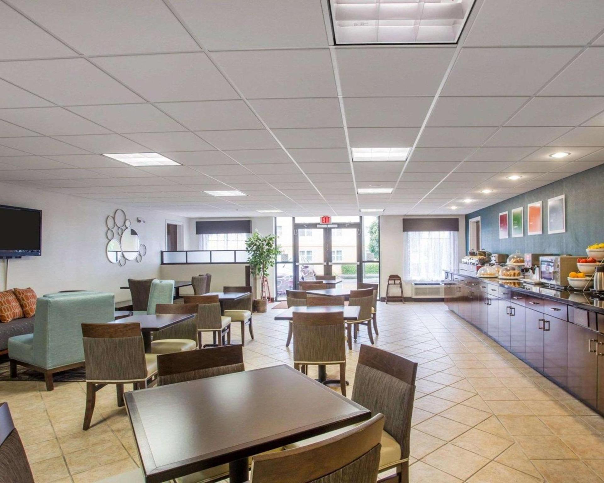Comfort Suites Lebanon photo 32