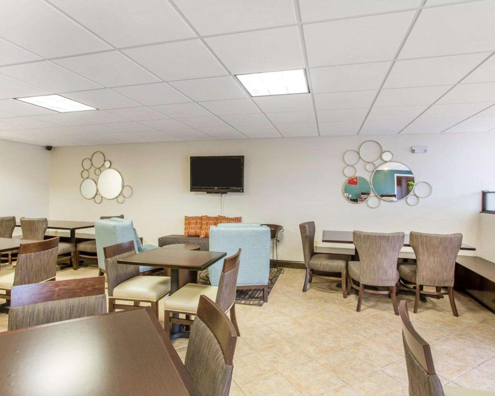 Comfort Suites Lebanon photo 29