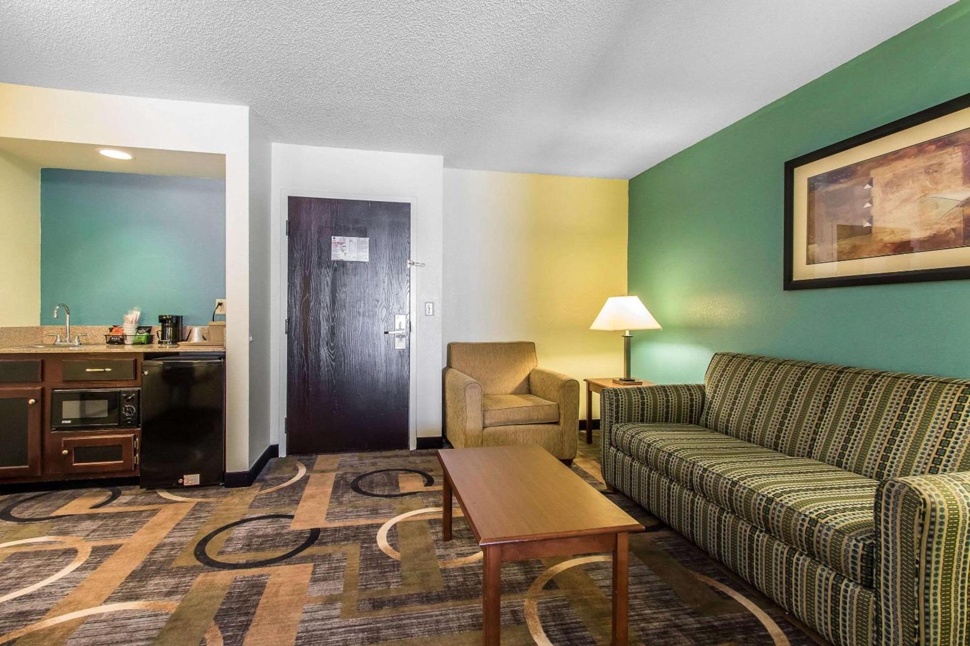 Quality Inn & Suites Memphis East photo 24