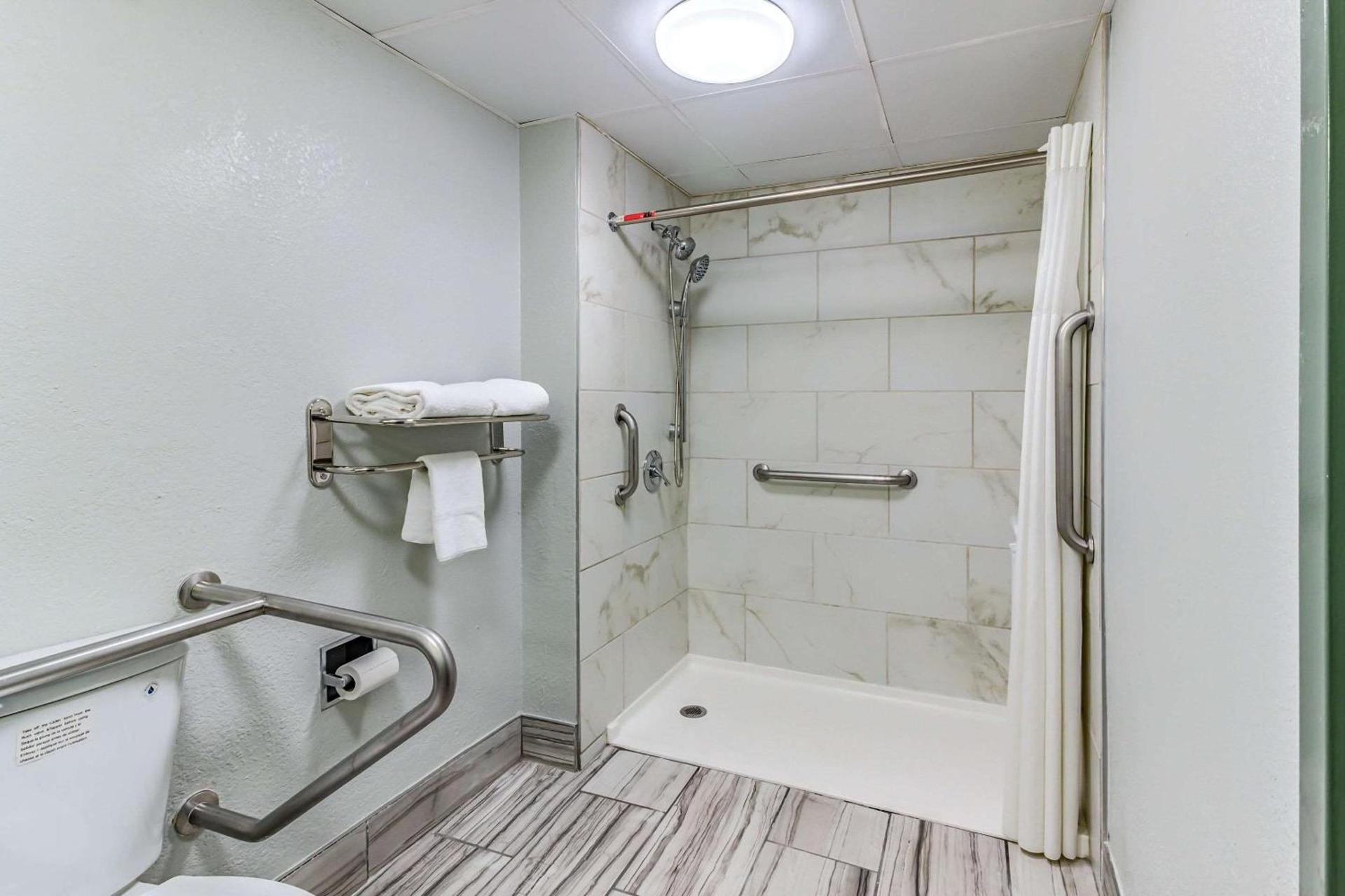 Quality Inn Goodlettsville photo 26