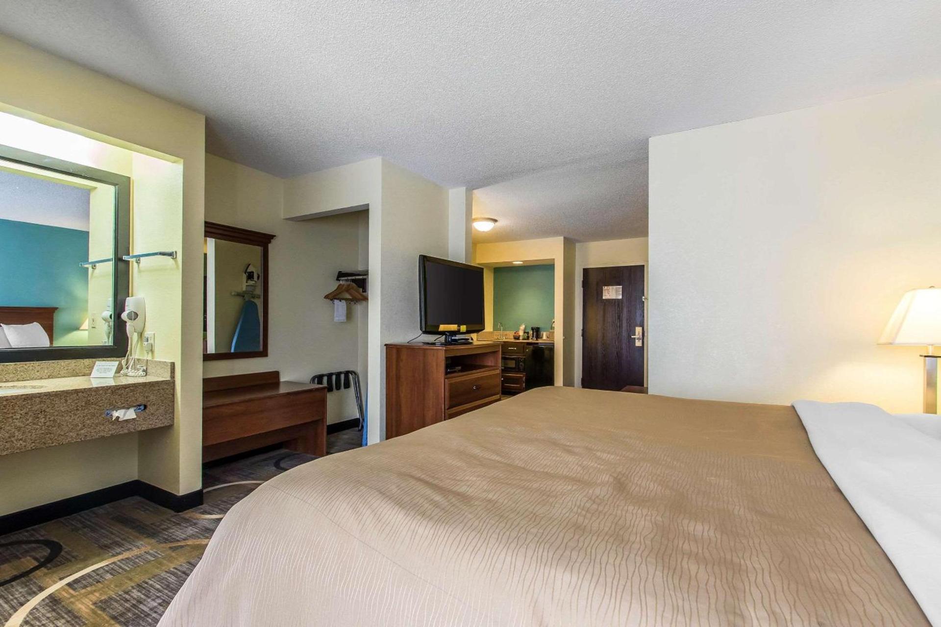 Quality Inn & Suites Memphis East photo 26