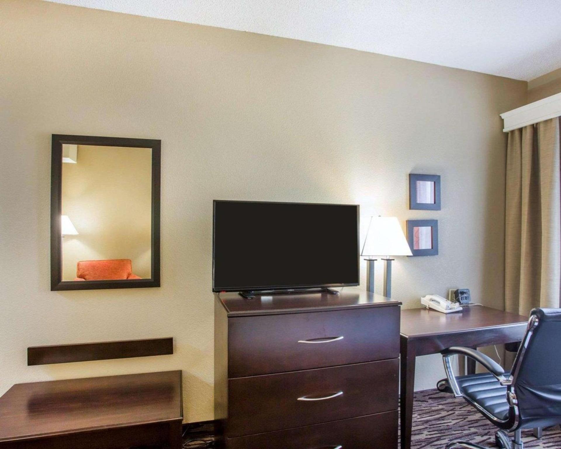 Comfort Suites Lebanon photo 17