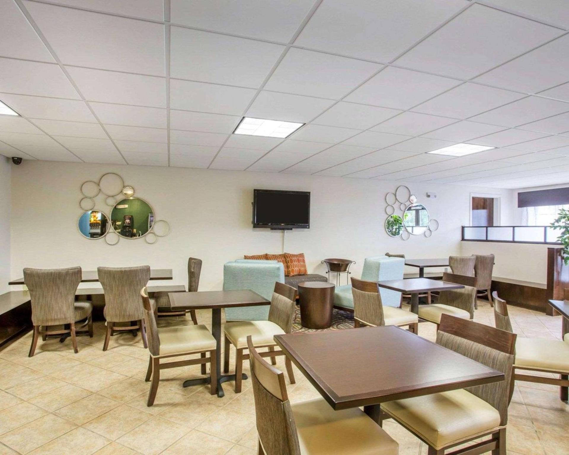 Comfort Suites Lebanon photo 11