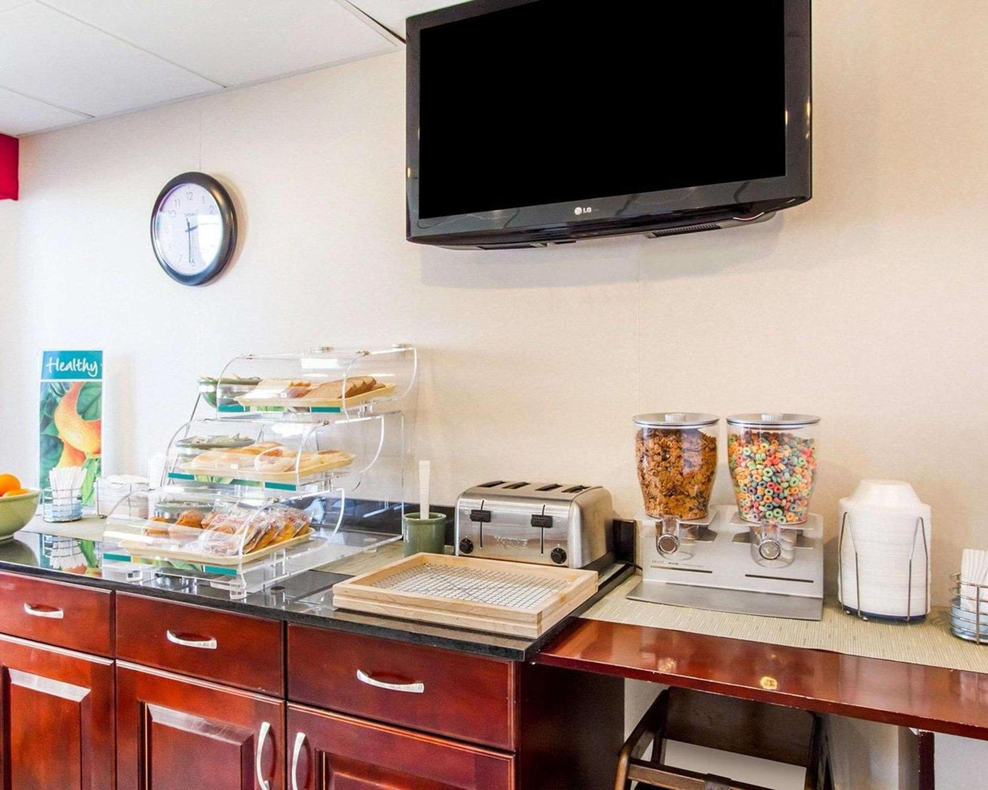 Quality Inn Dyersburg I-155 photo 25