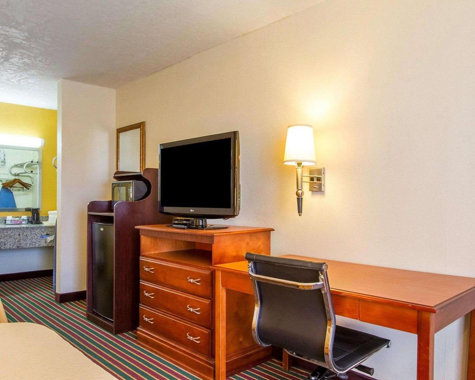 Quality Inn Dyersburg I-155 photo 15