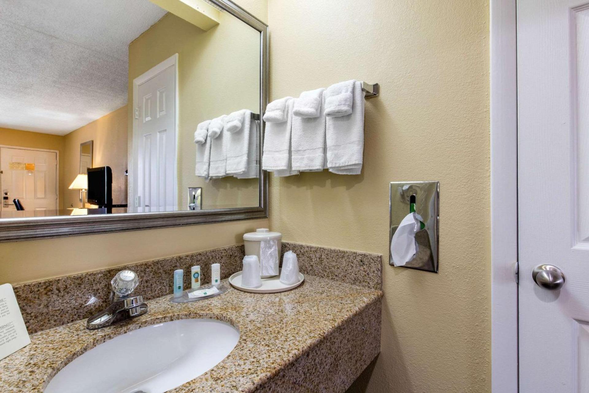 Quality Inn Lebanon photo 9