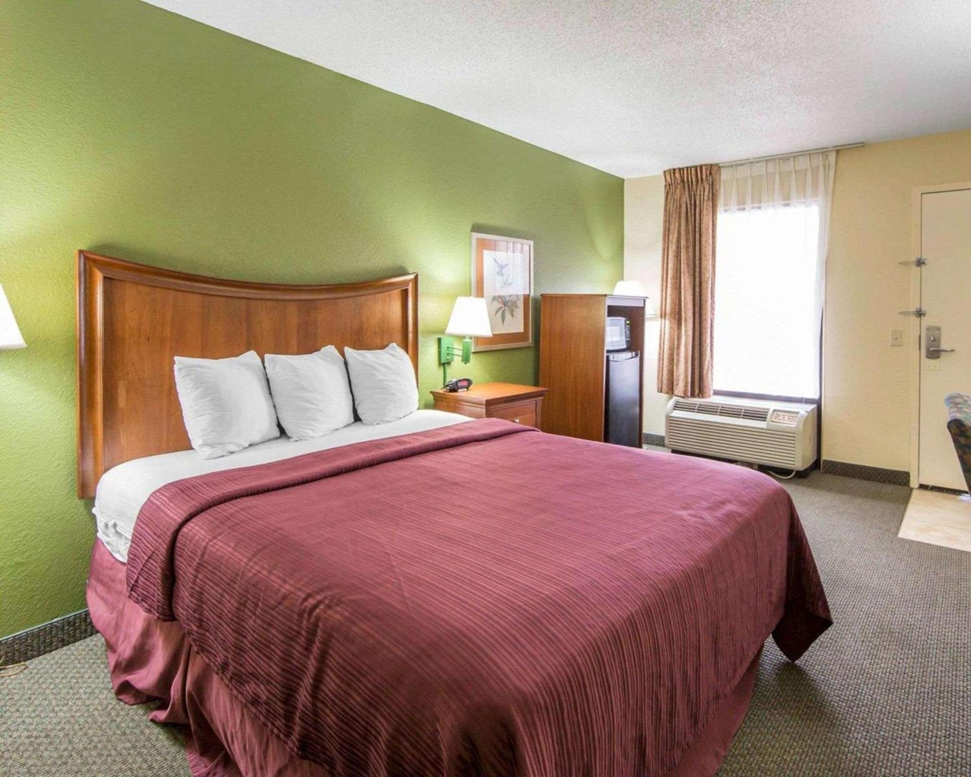 Quality Inn Merchants Drive photo 3