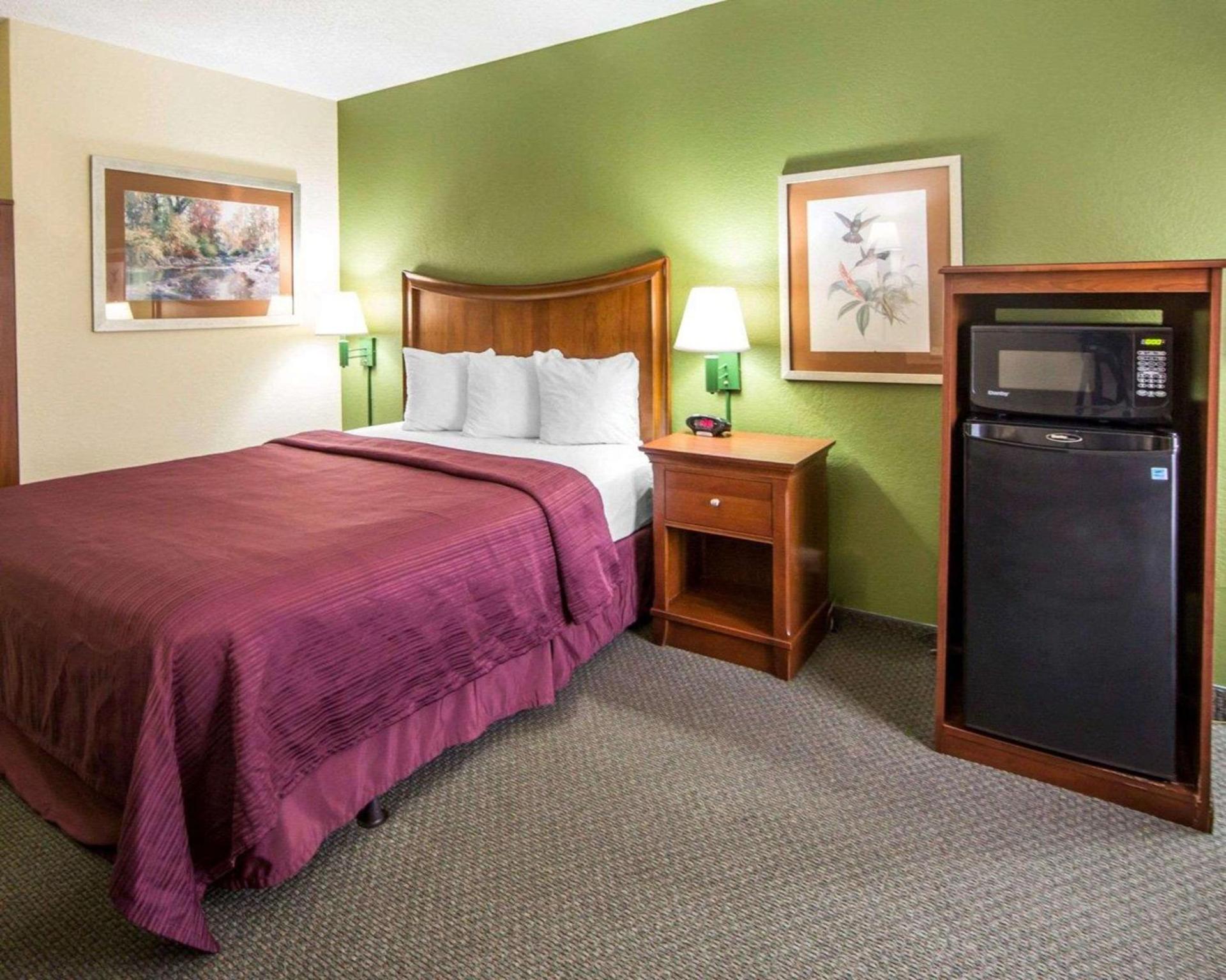 Quality Inn Merchants Drive photo 9
