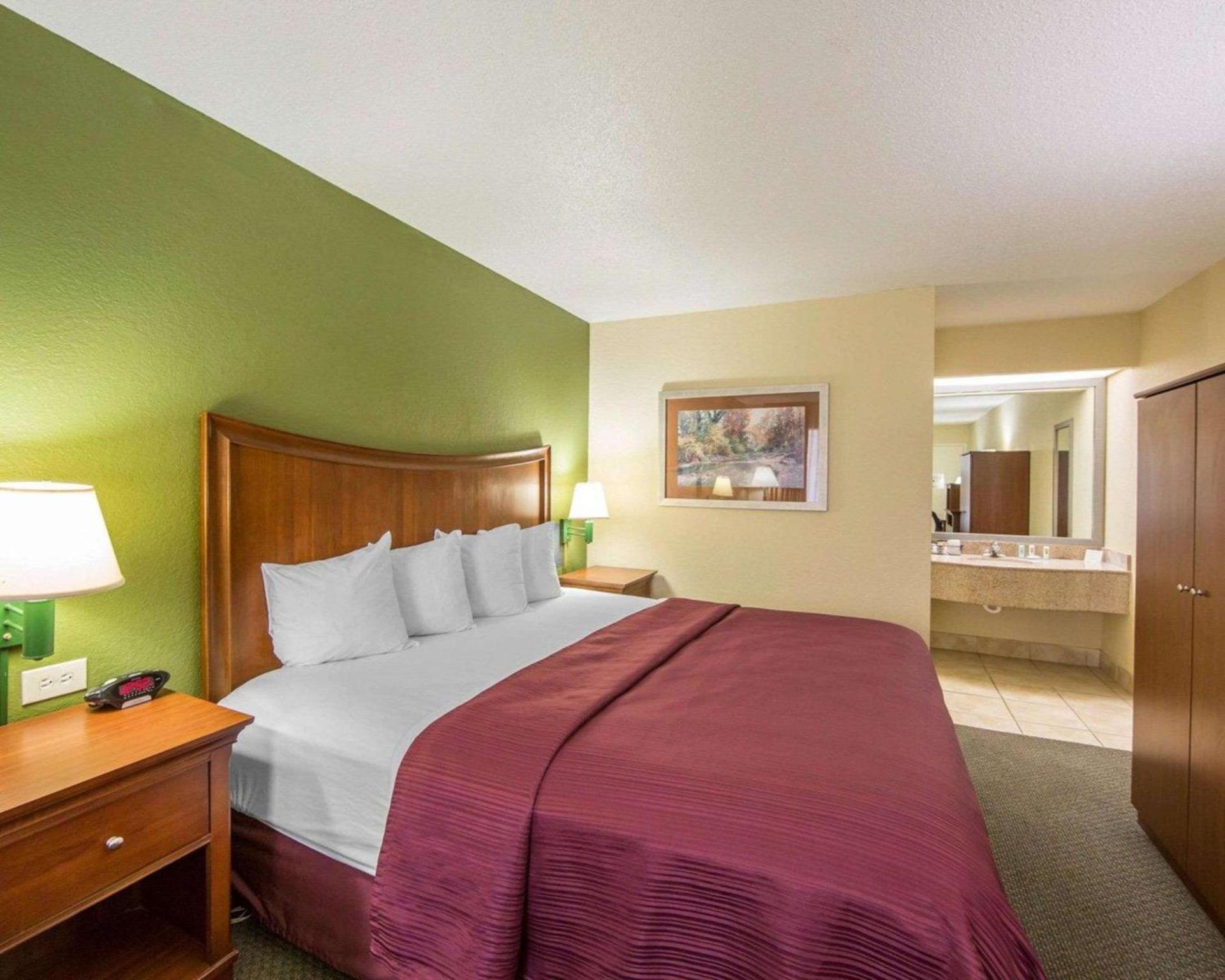 Quality Inn Merchants Drive photo 13