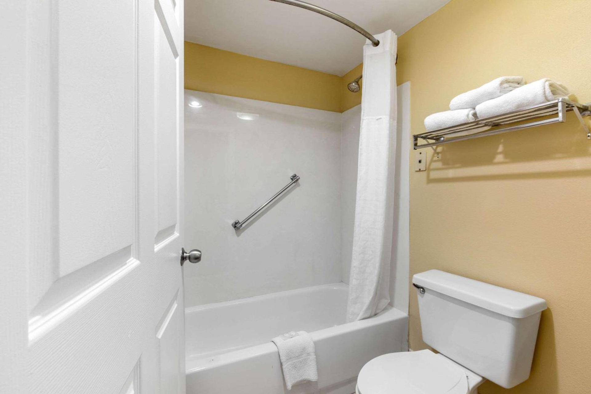 Quality Inn Lebanon photo 18