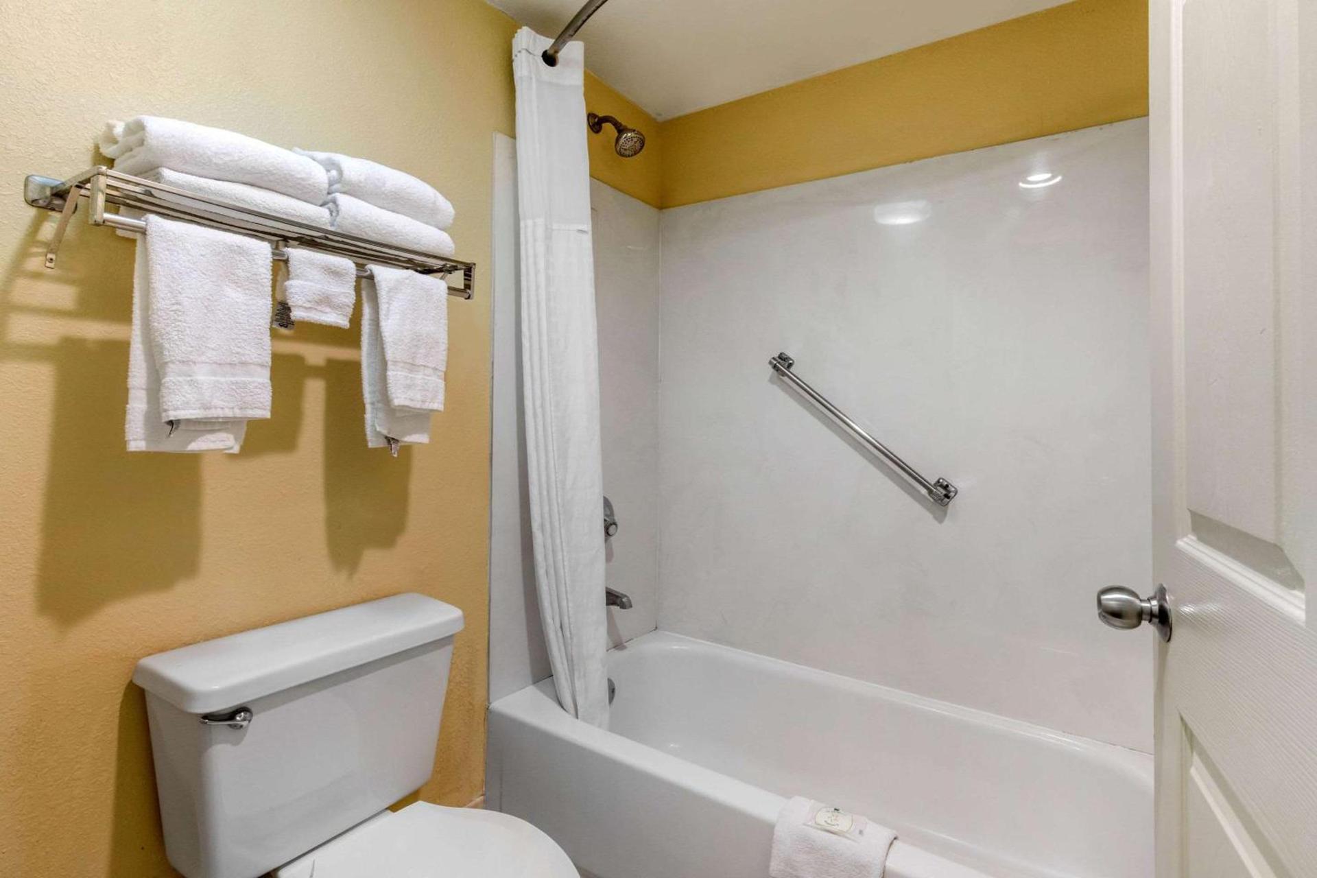 Quality Inn Lebanon photo 14
