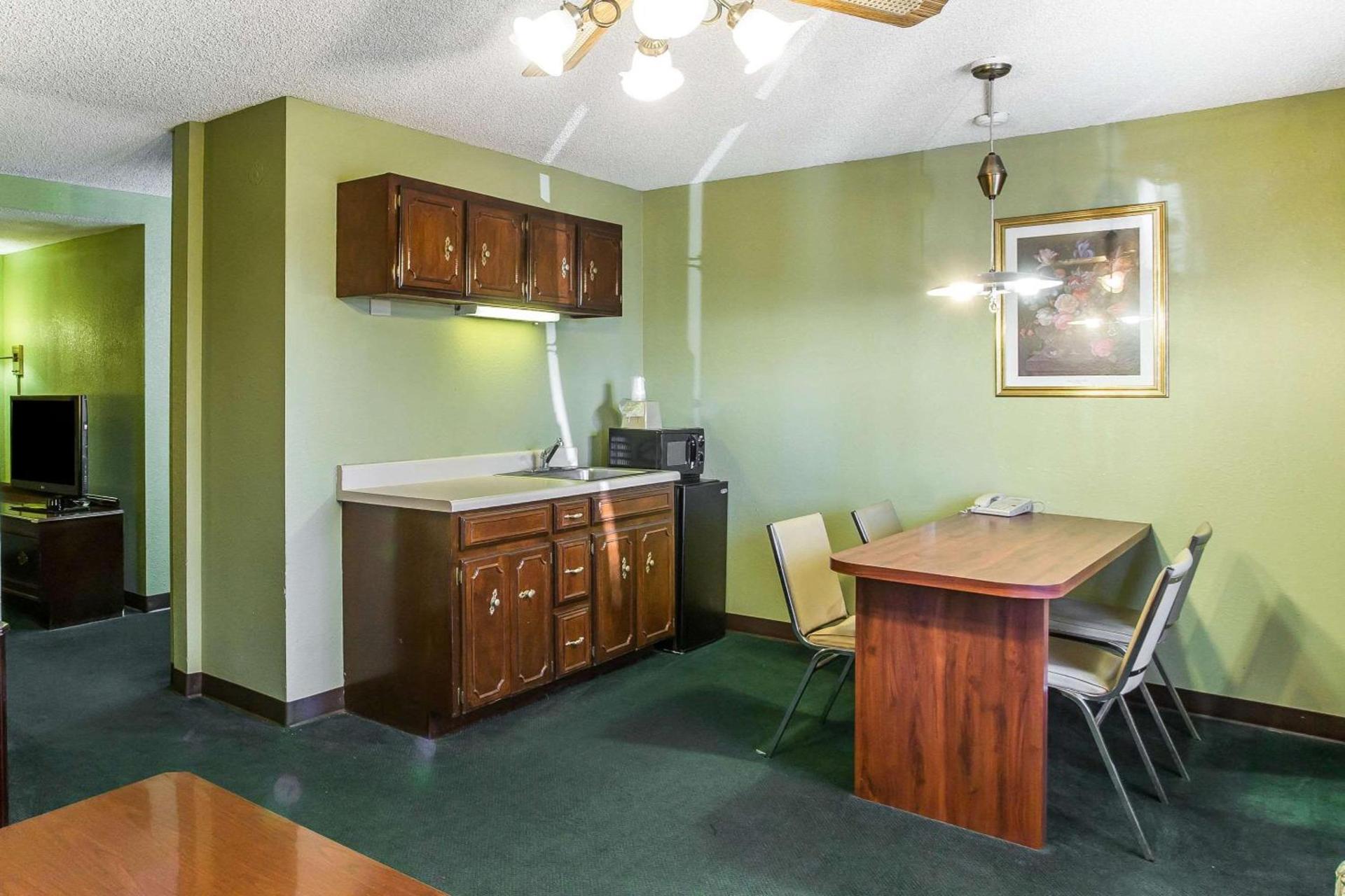 Rodeway Inn & Suites Smyrna - Nashville Area photo 7