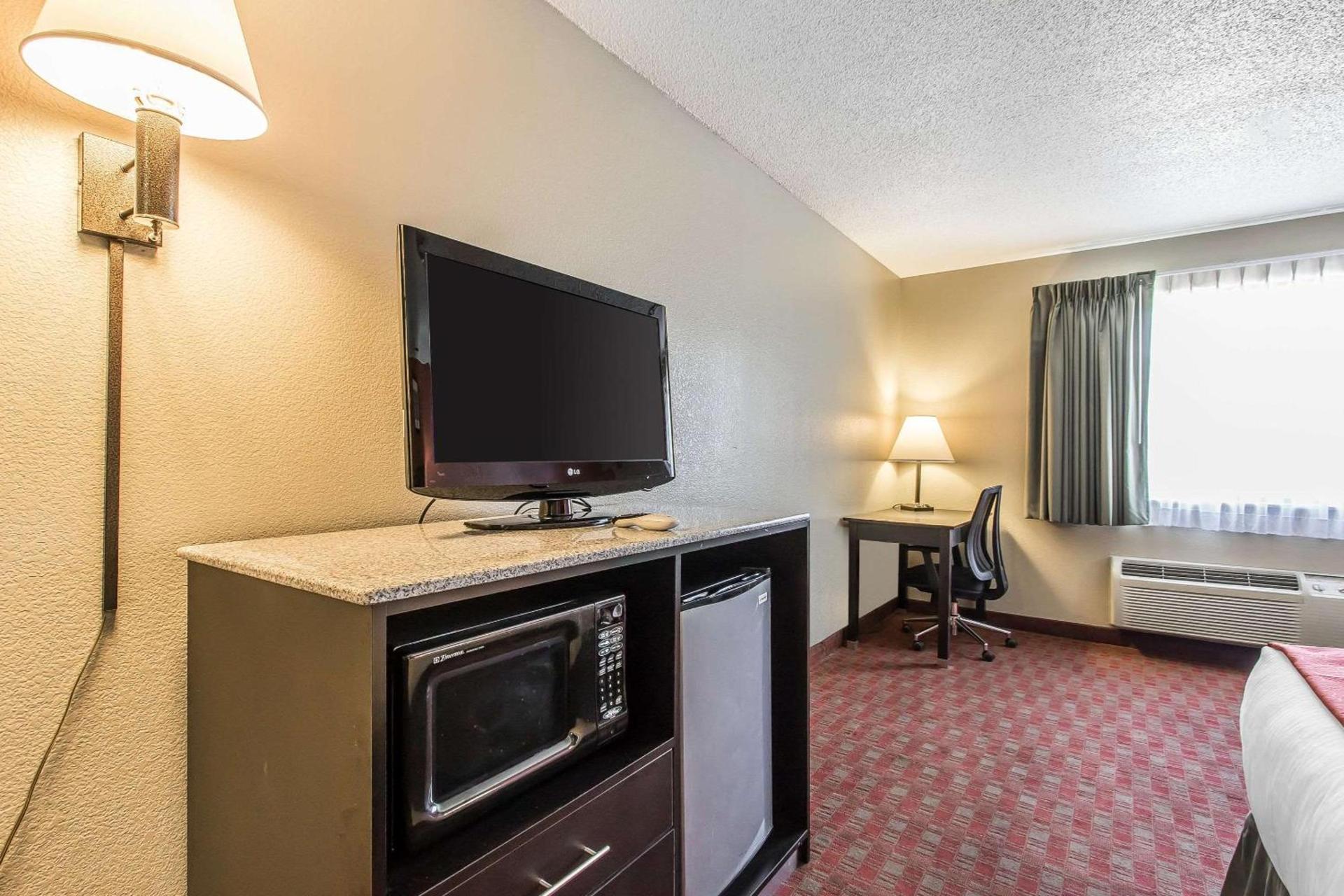 Quality Inn & Suites photo 7