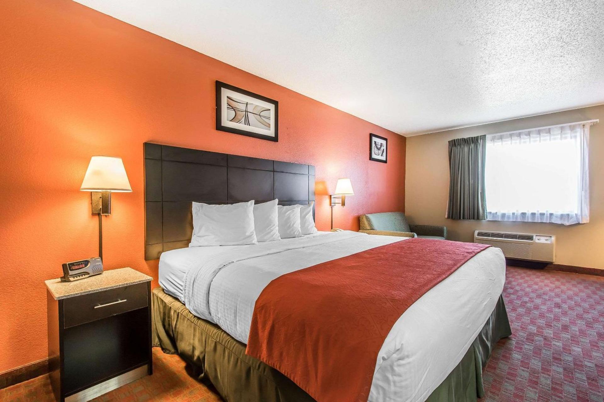 Quality Inn & Suites photo 10