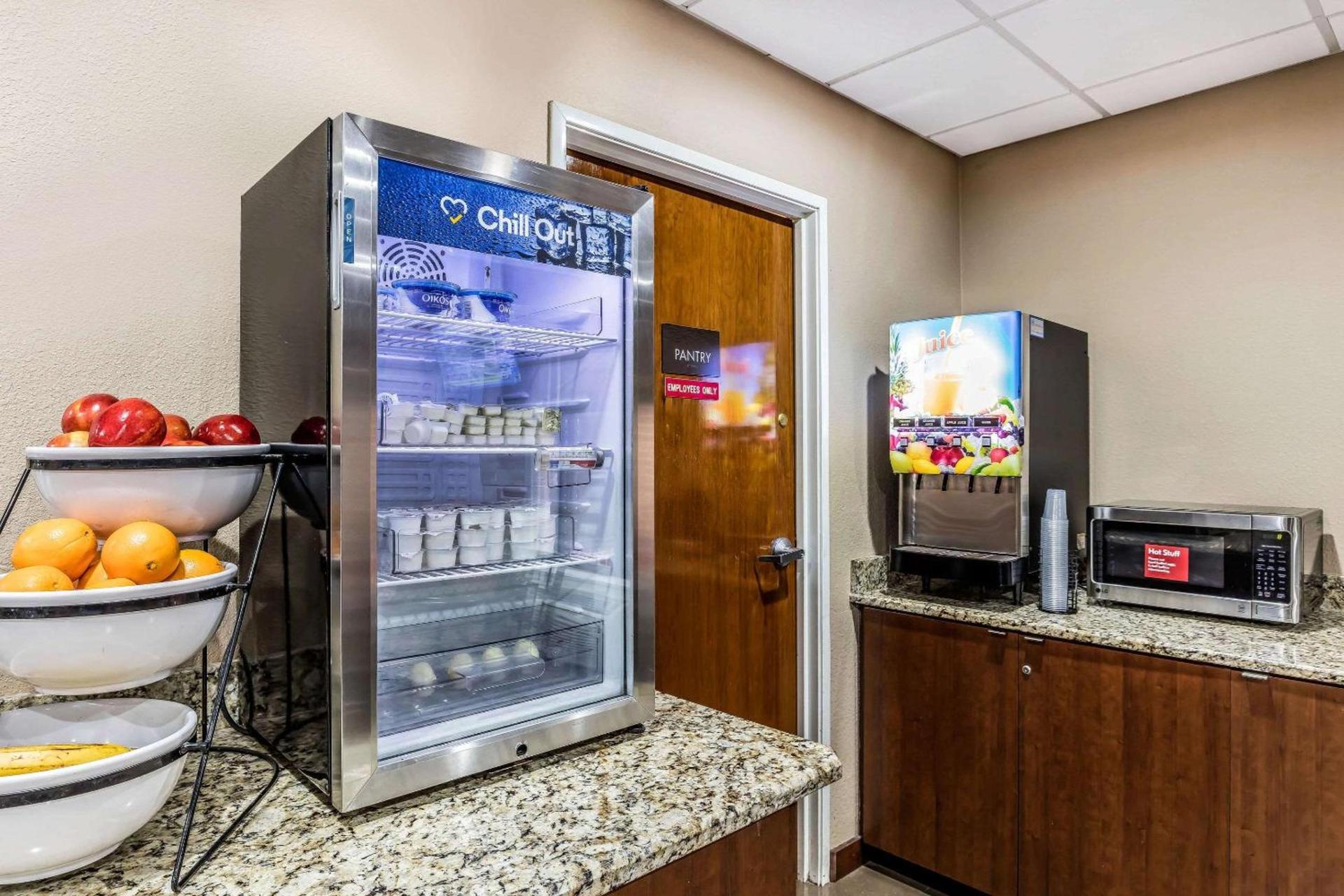 Comfort Inn & Suites Airport-American Way photo 20