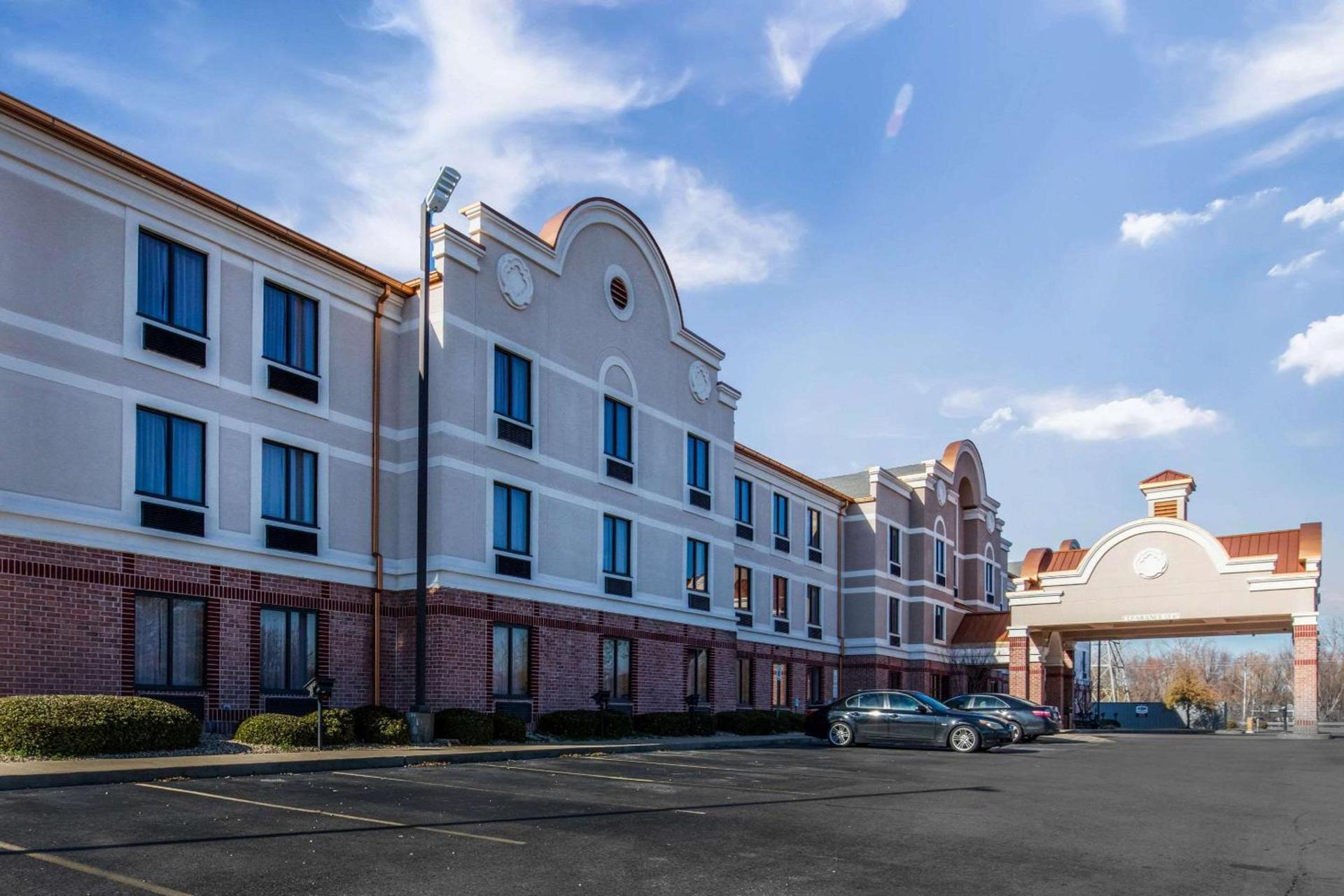 Comfort Inn & Suites Airport-American Way photo 19