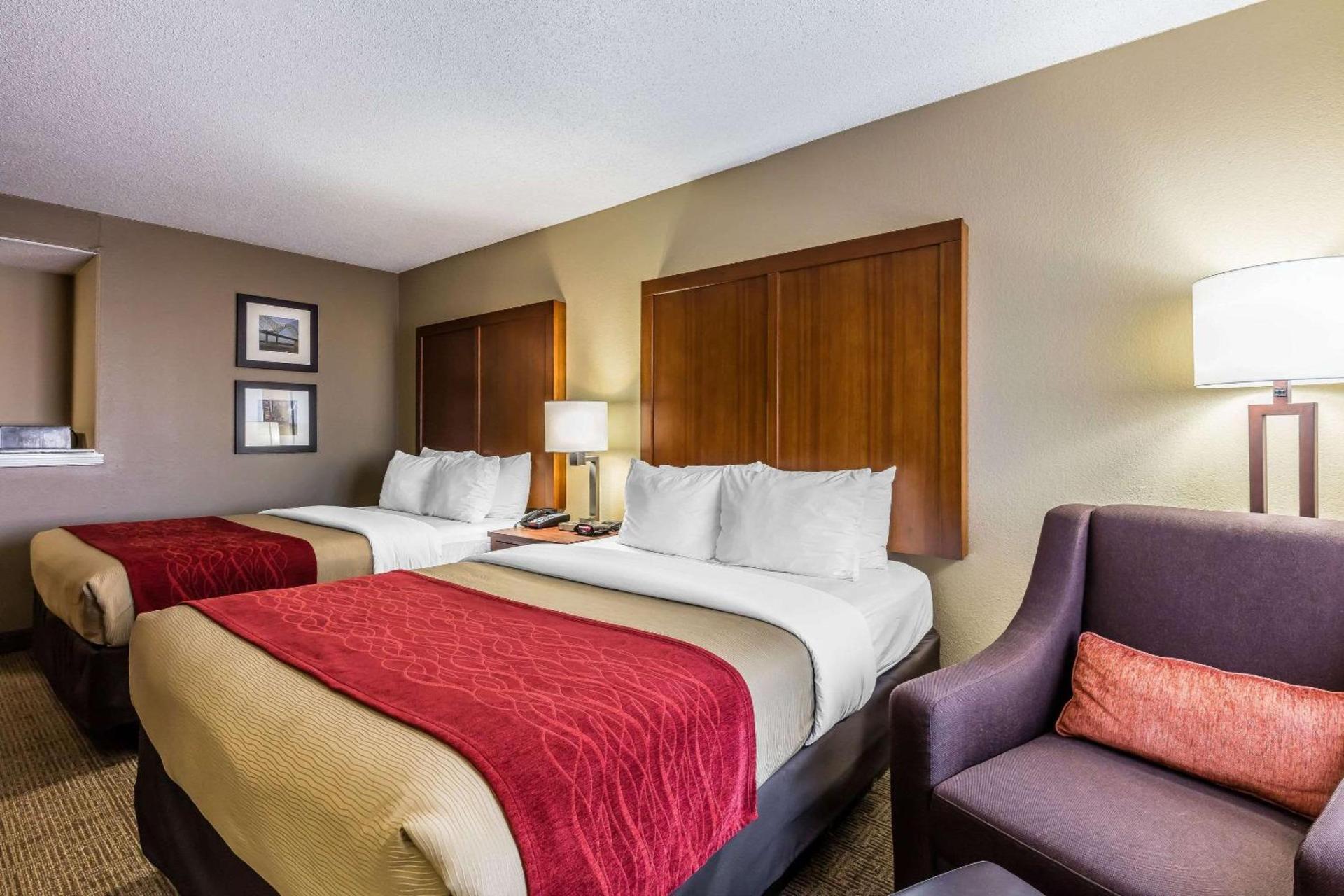Comfort Inn & Suites Airport-American Way photo 17