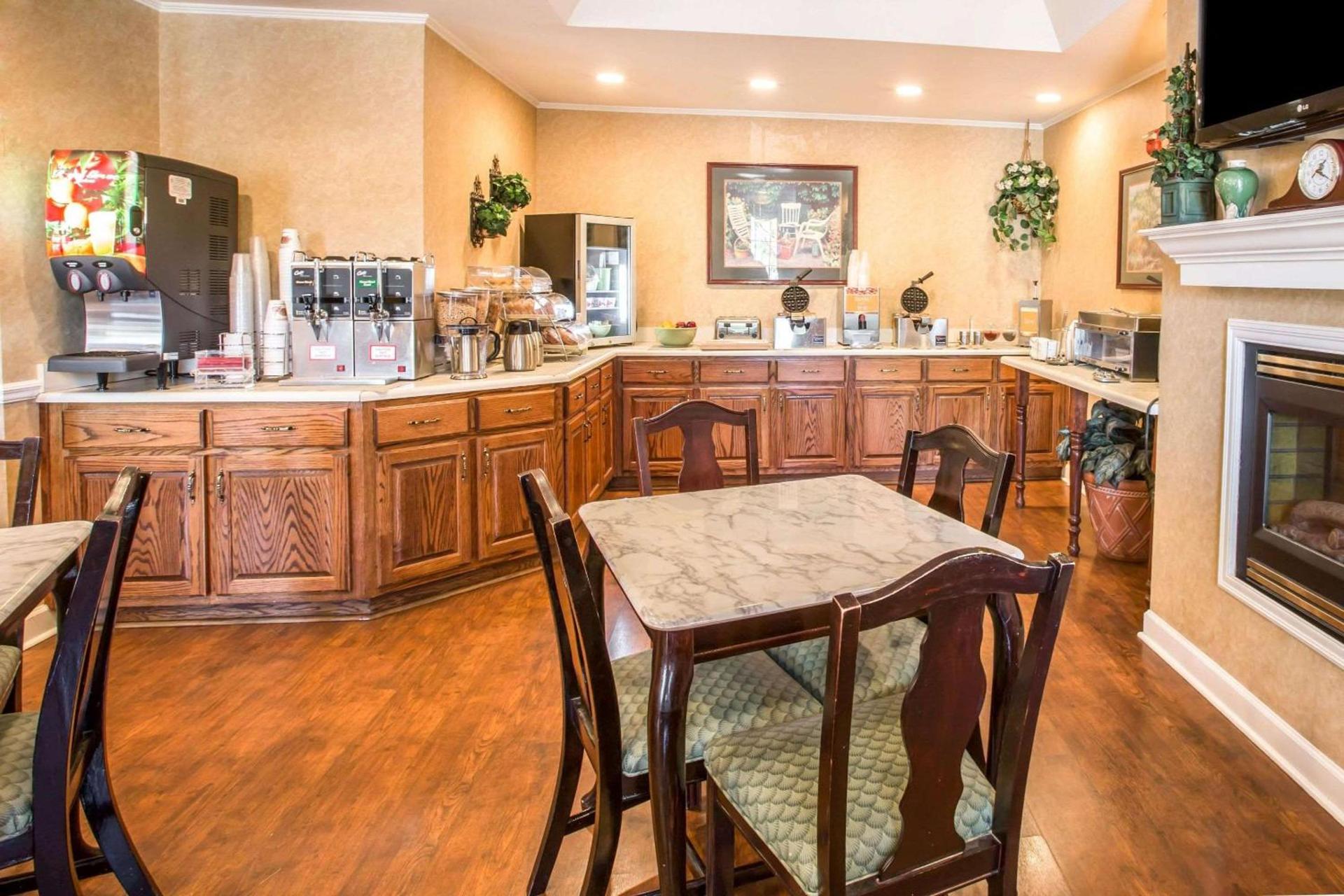 Quality Inn Greeneville - Tusculum photo 7