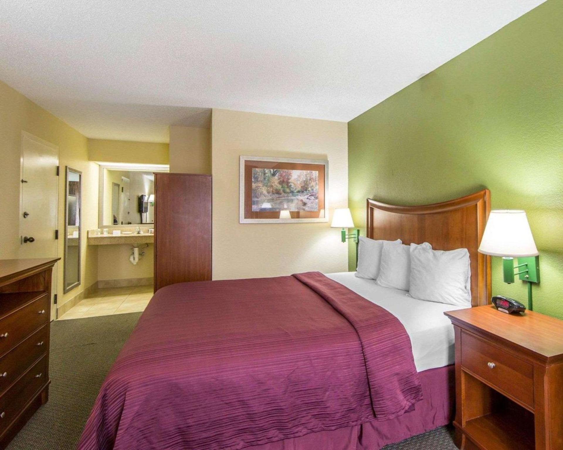 Quality Inn Merchants Drive photo 16