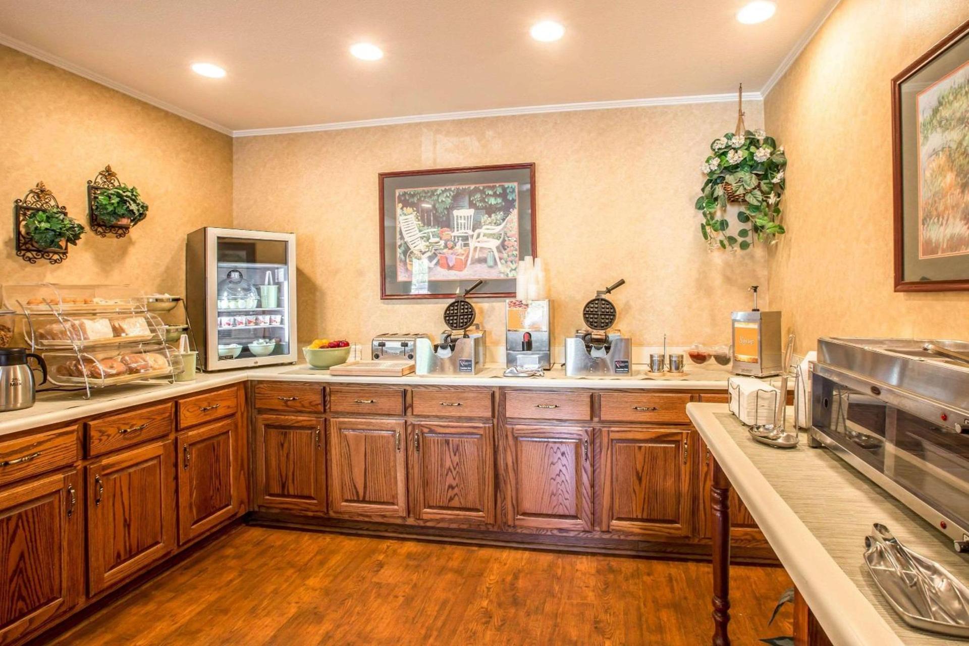 Quality Inn Greeneville - Tusculum photo 9