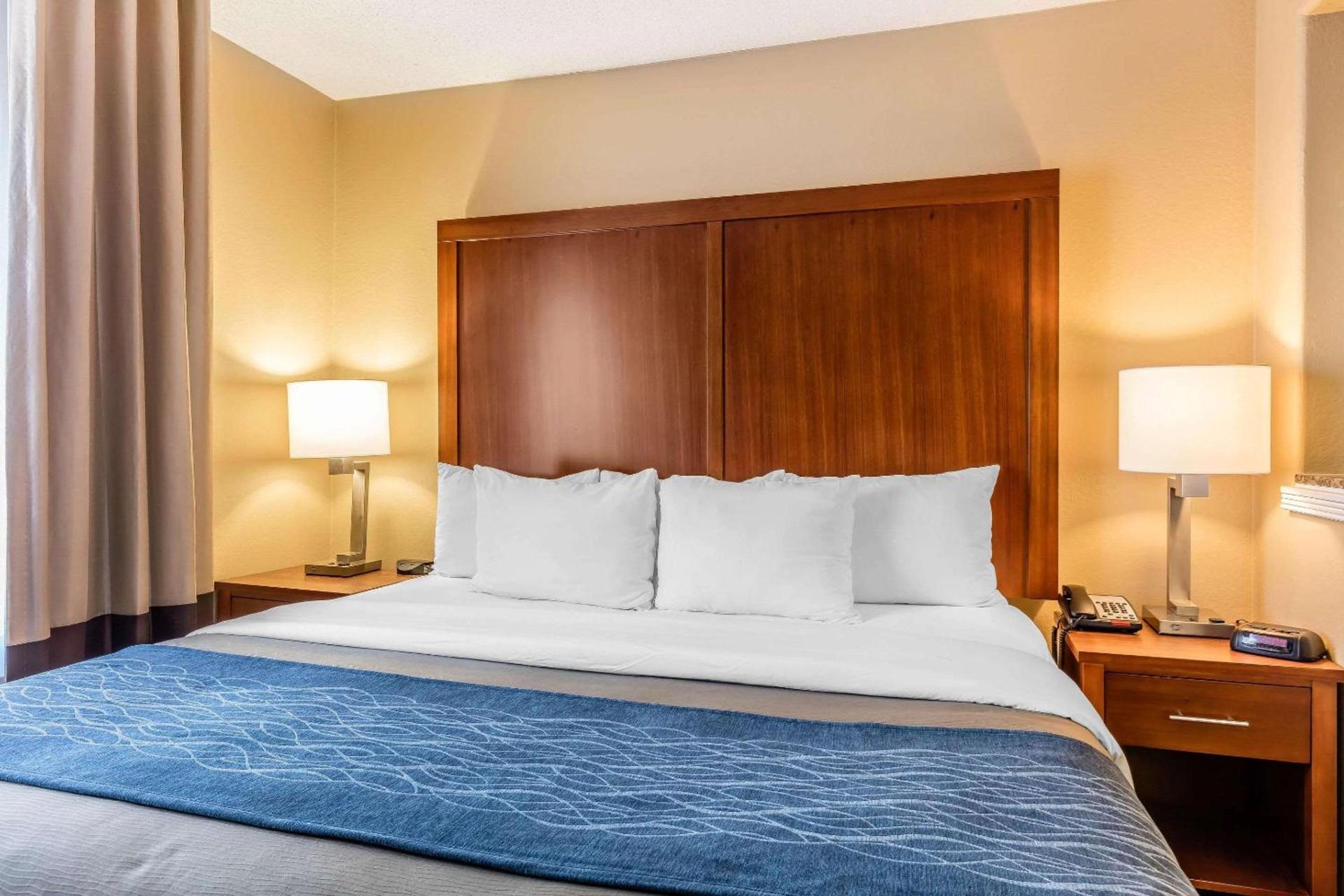 Comfort Inn & Suites Airport-American Way photo 11