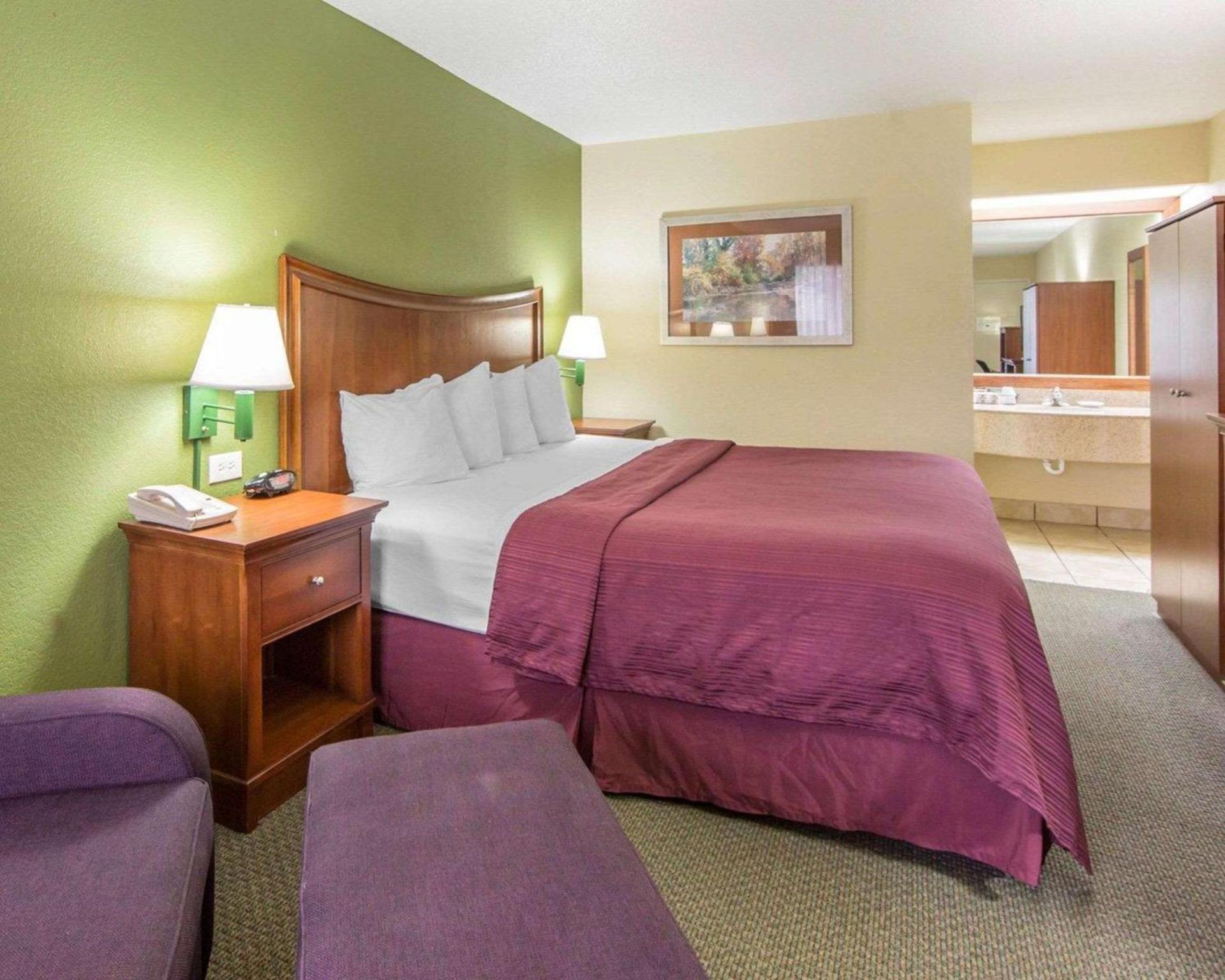 Quality Inn Merchants Drive photo 17