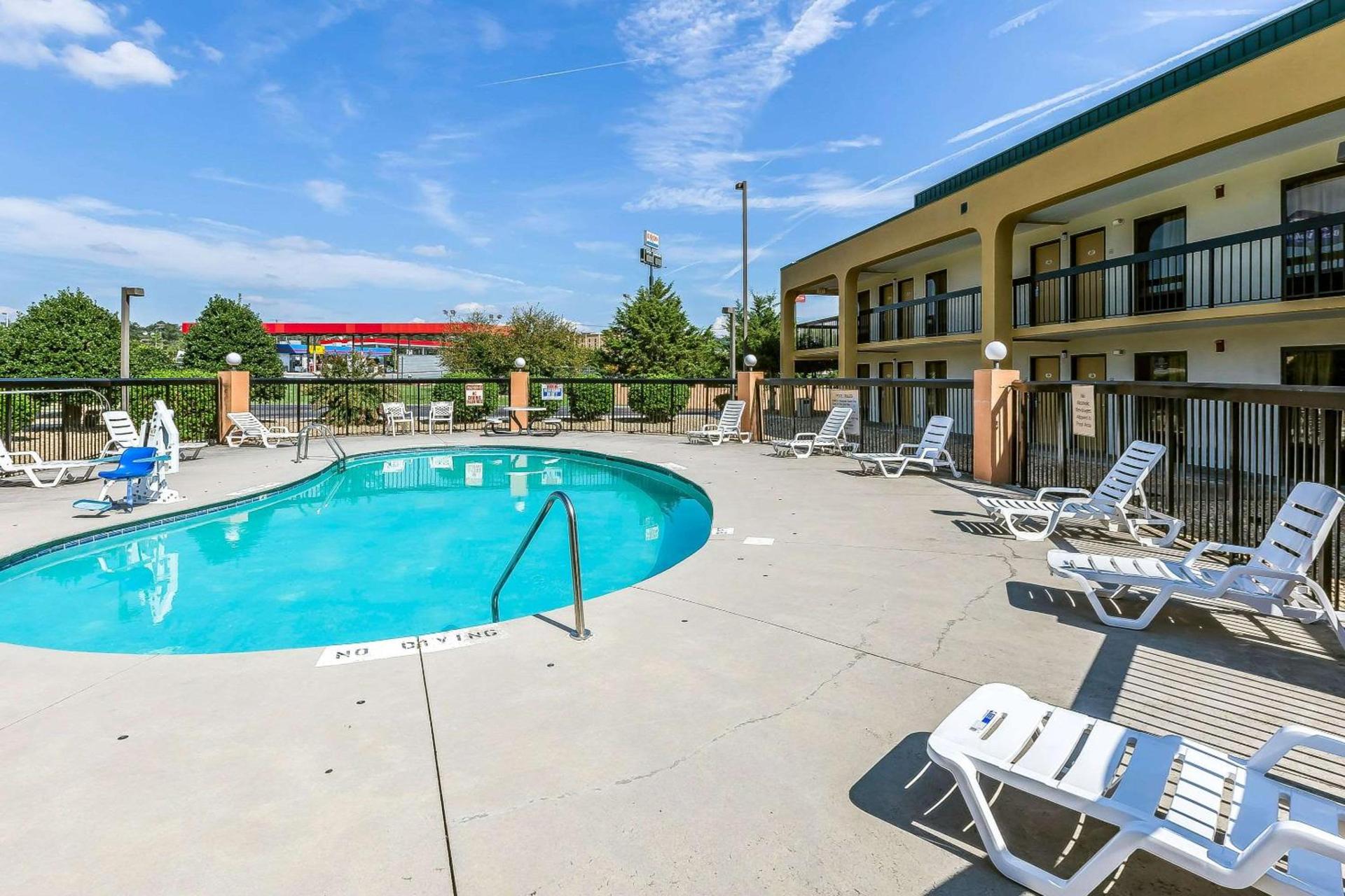 Rodeway Inn Knoxville East photo 16