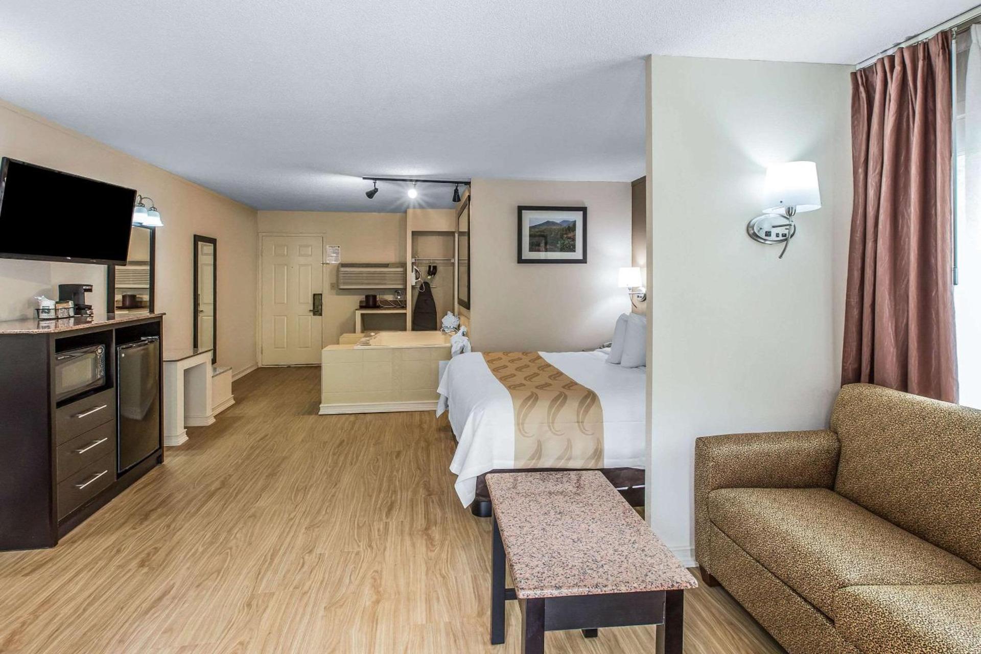 Quality Inn & Suites Gatlinburg North photo 17
