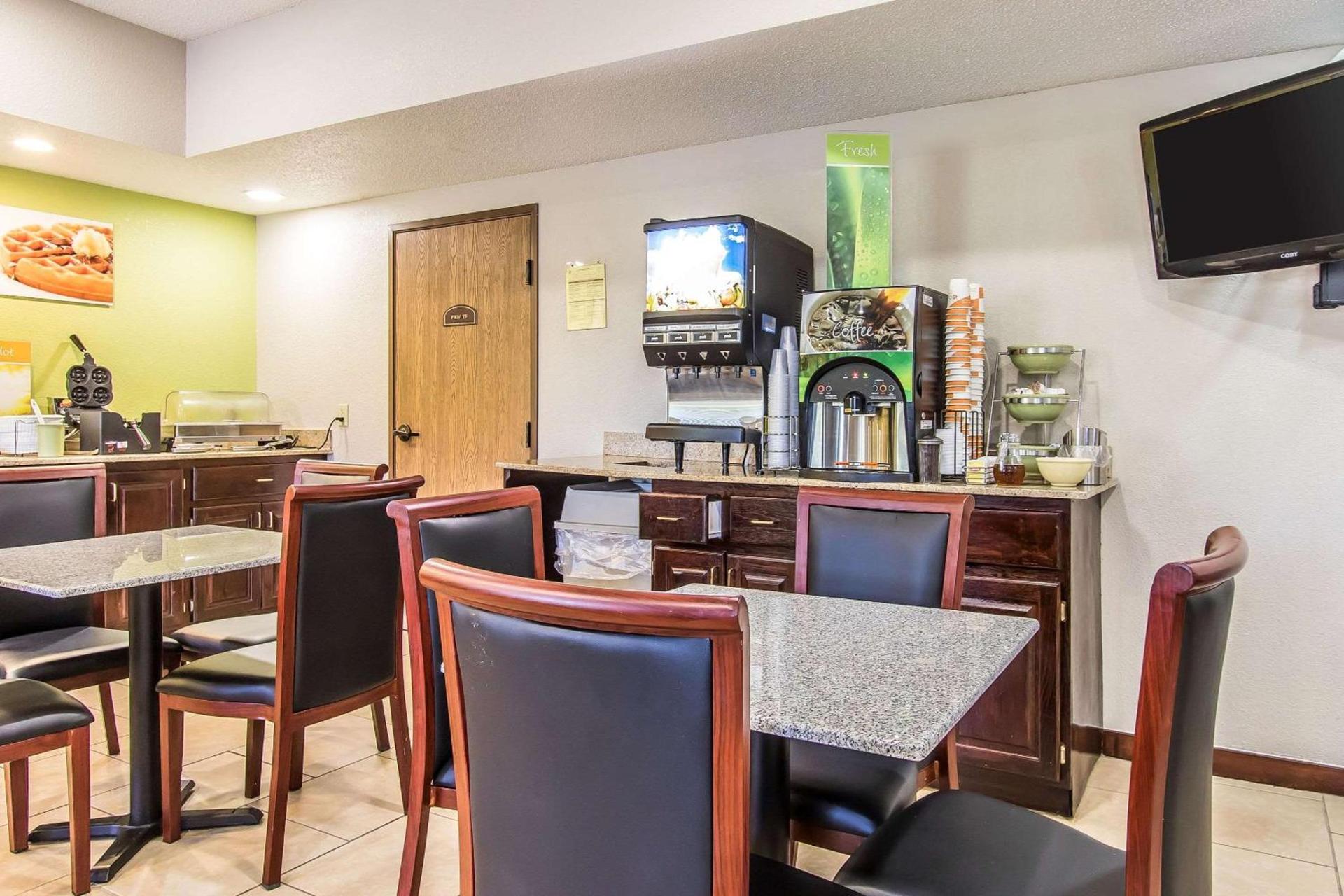 Quality Inn & Suites photo 16