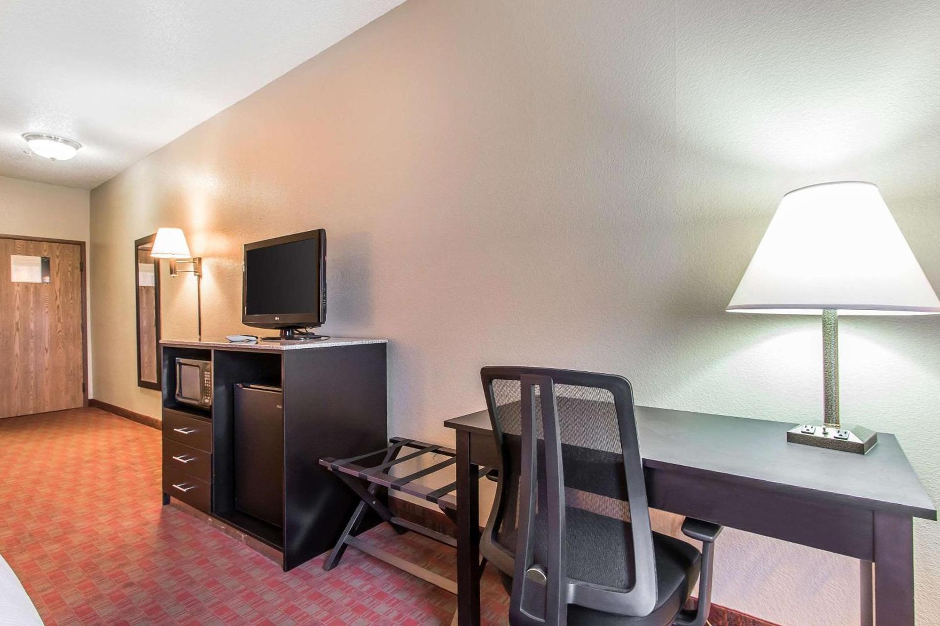 Quality Inn & Suites photo 21
