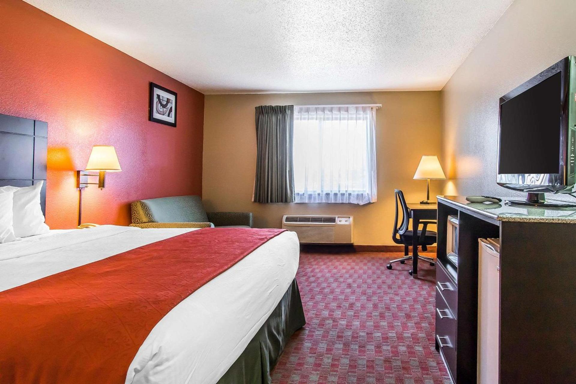 Quality Inn & Suites photo 23