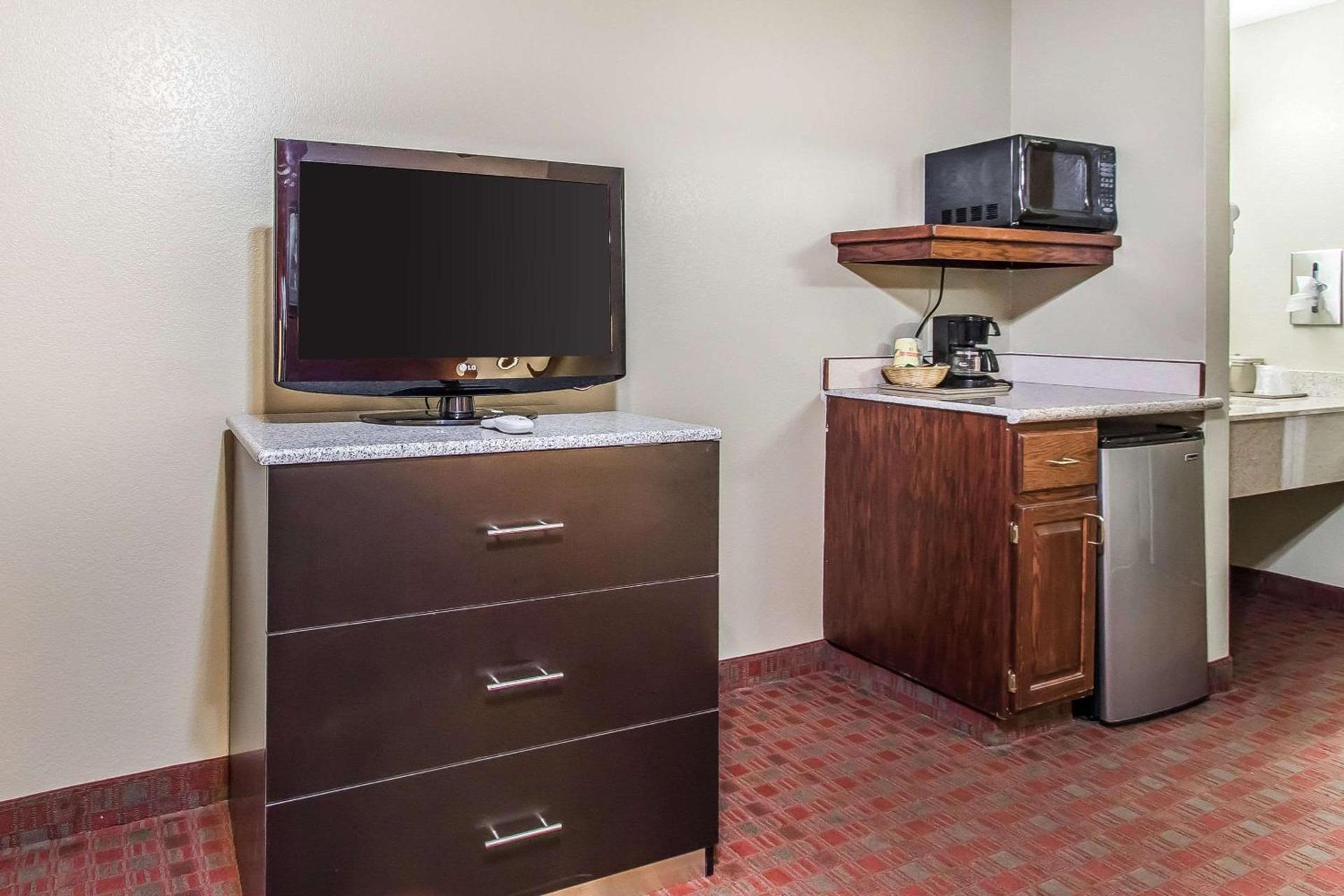 Quality Inn & Suites photo 30