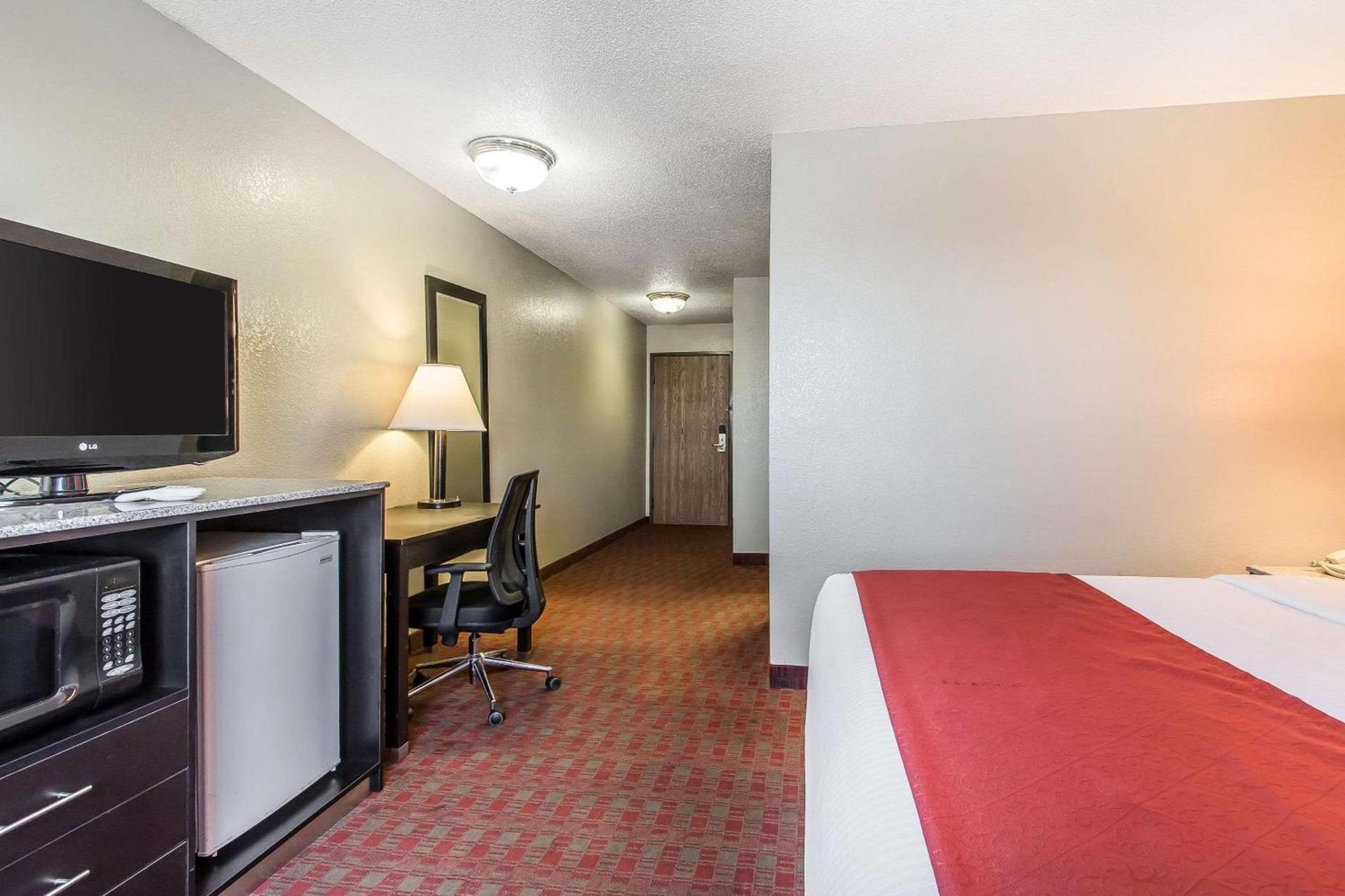 Quality Inn & Suites photo 32
