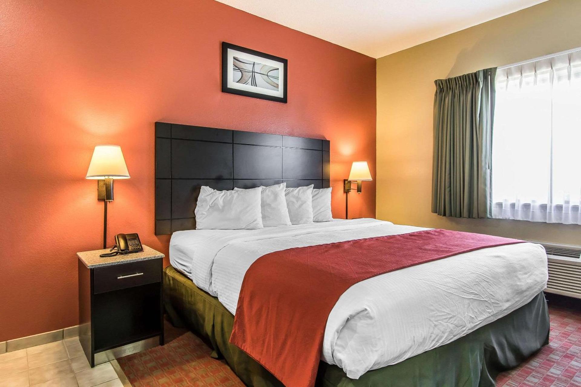 Quality Inn & Suites photo 35