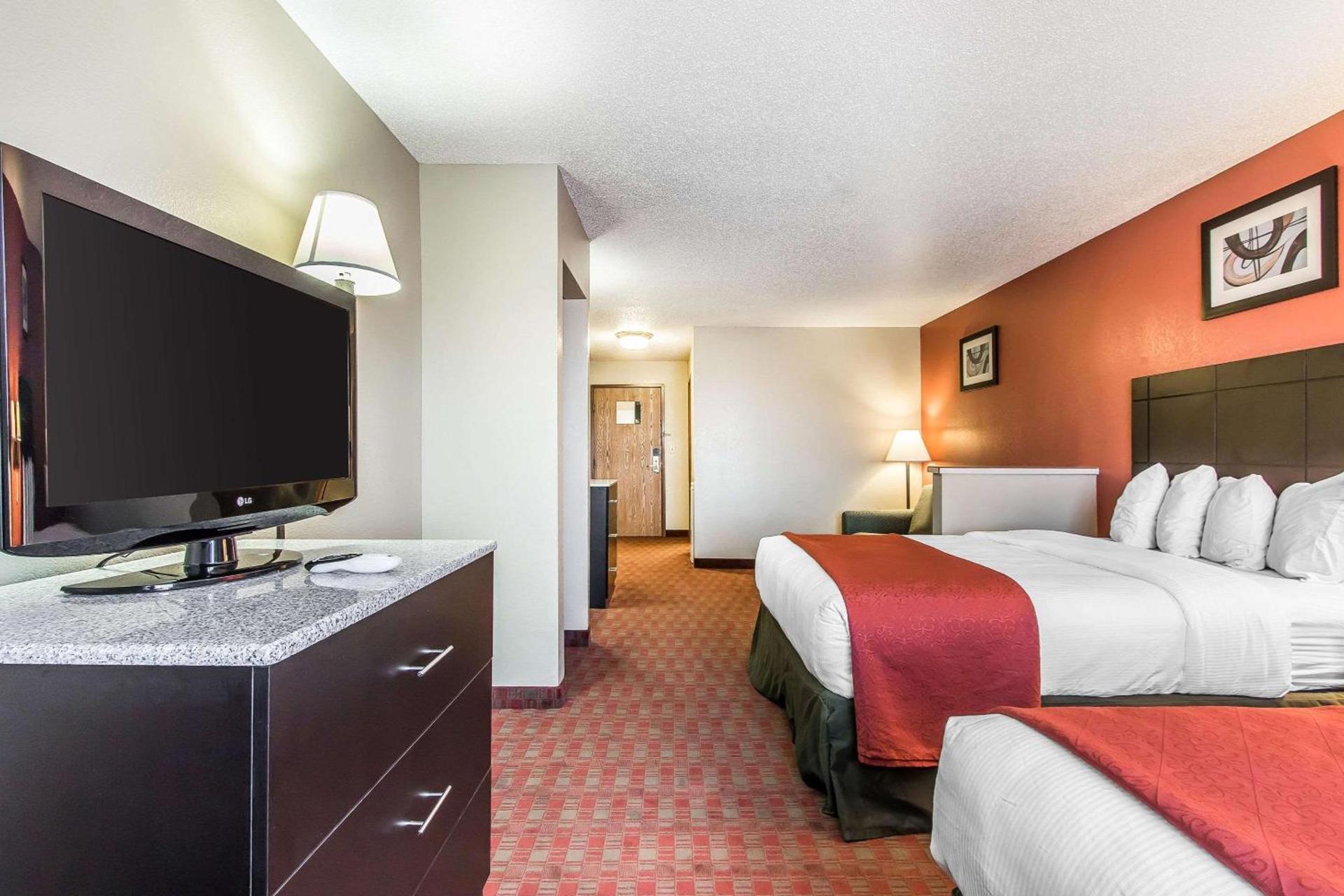Quality Inn & Suites photo 36