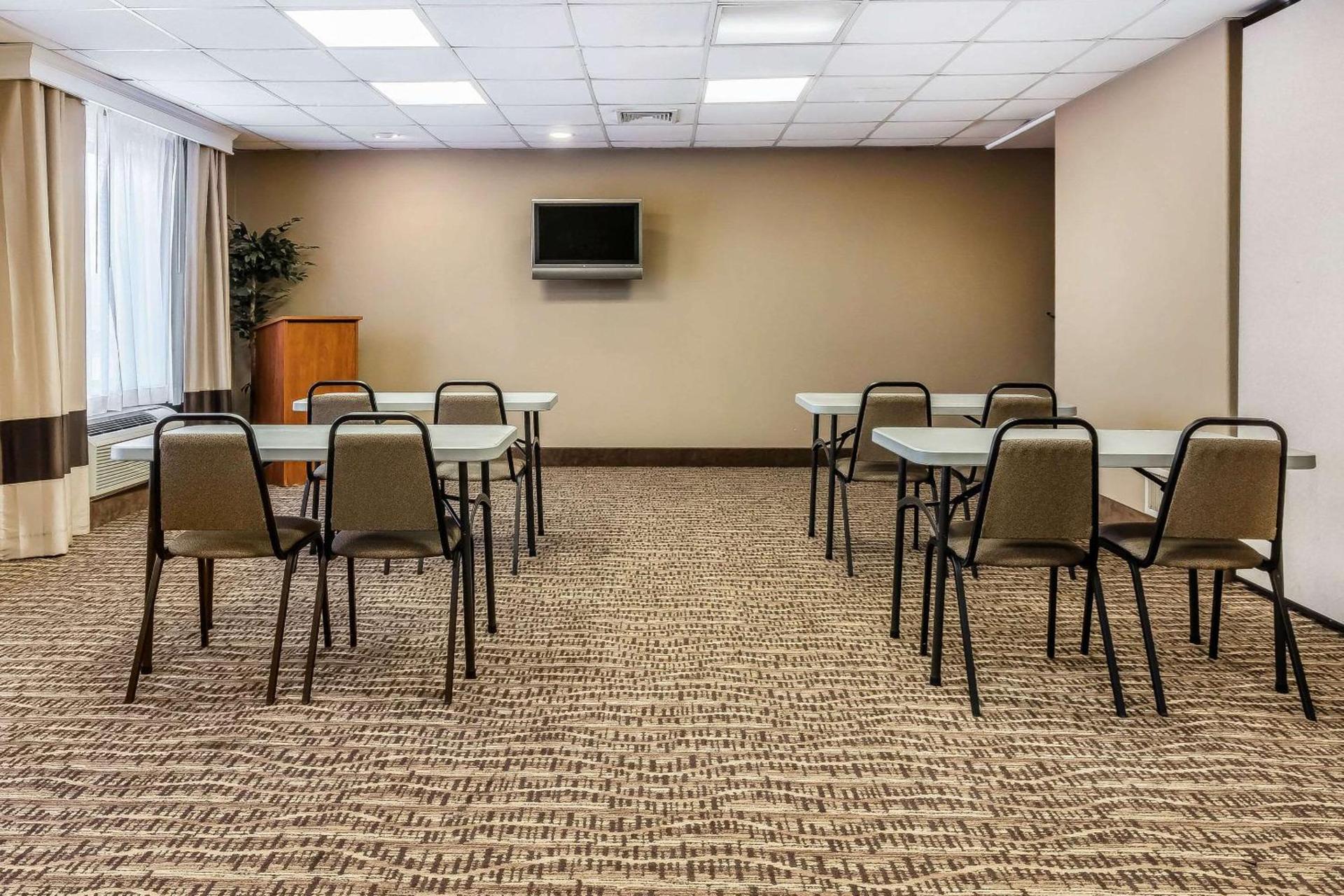 Comfort Inn & Suites Airport-American Way photo 6