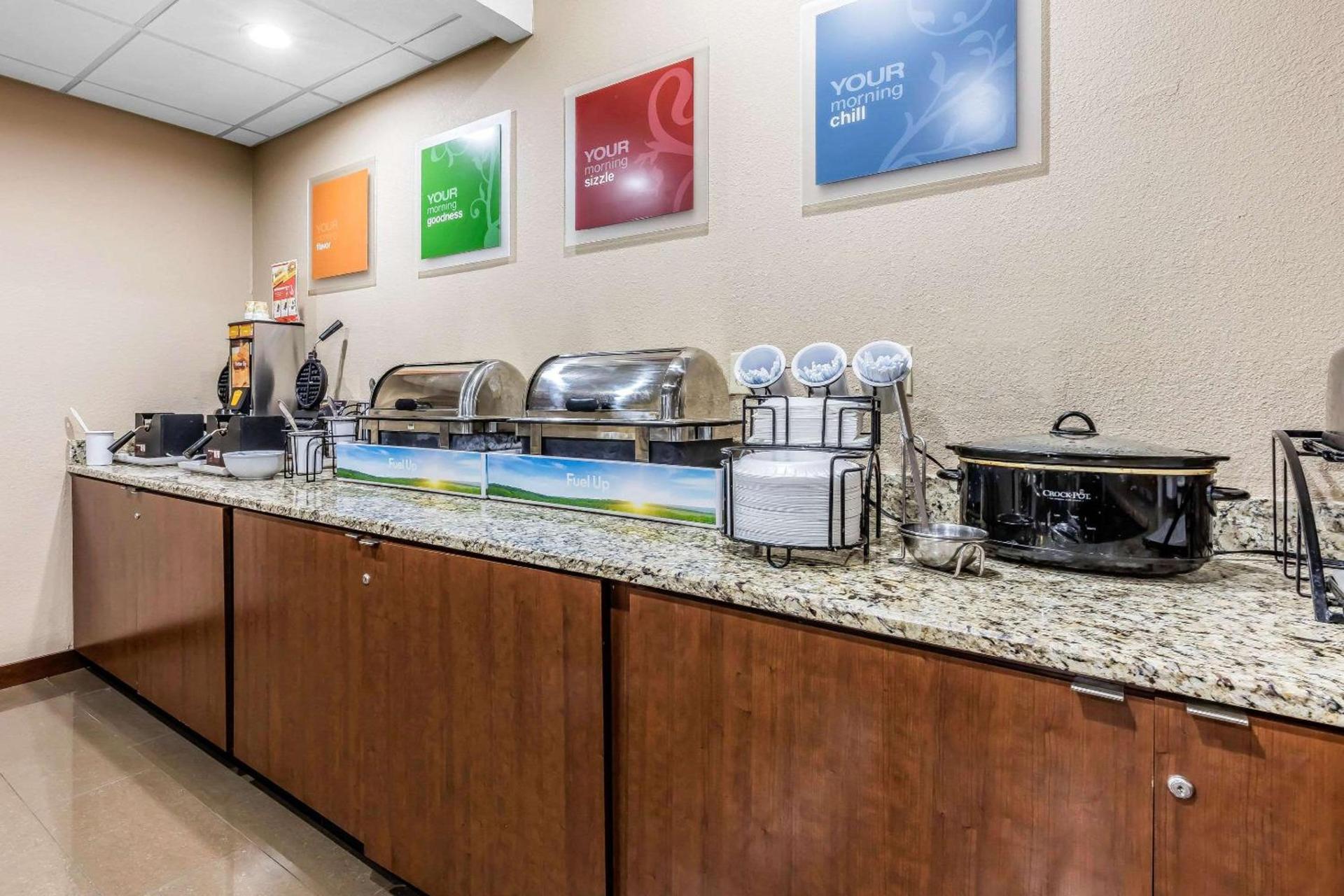 Comfort Inn & Suites Airport-American Way photo 7
