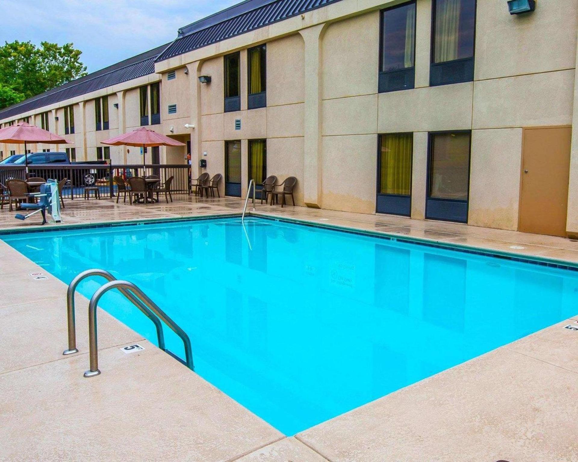 Clarion Inn near Lookout Mountain photo 17