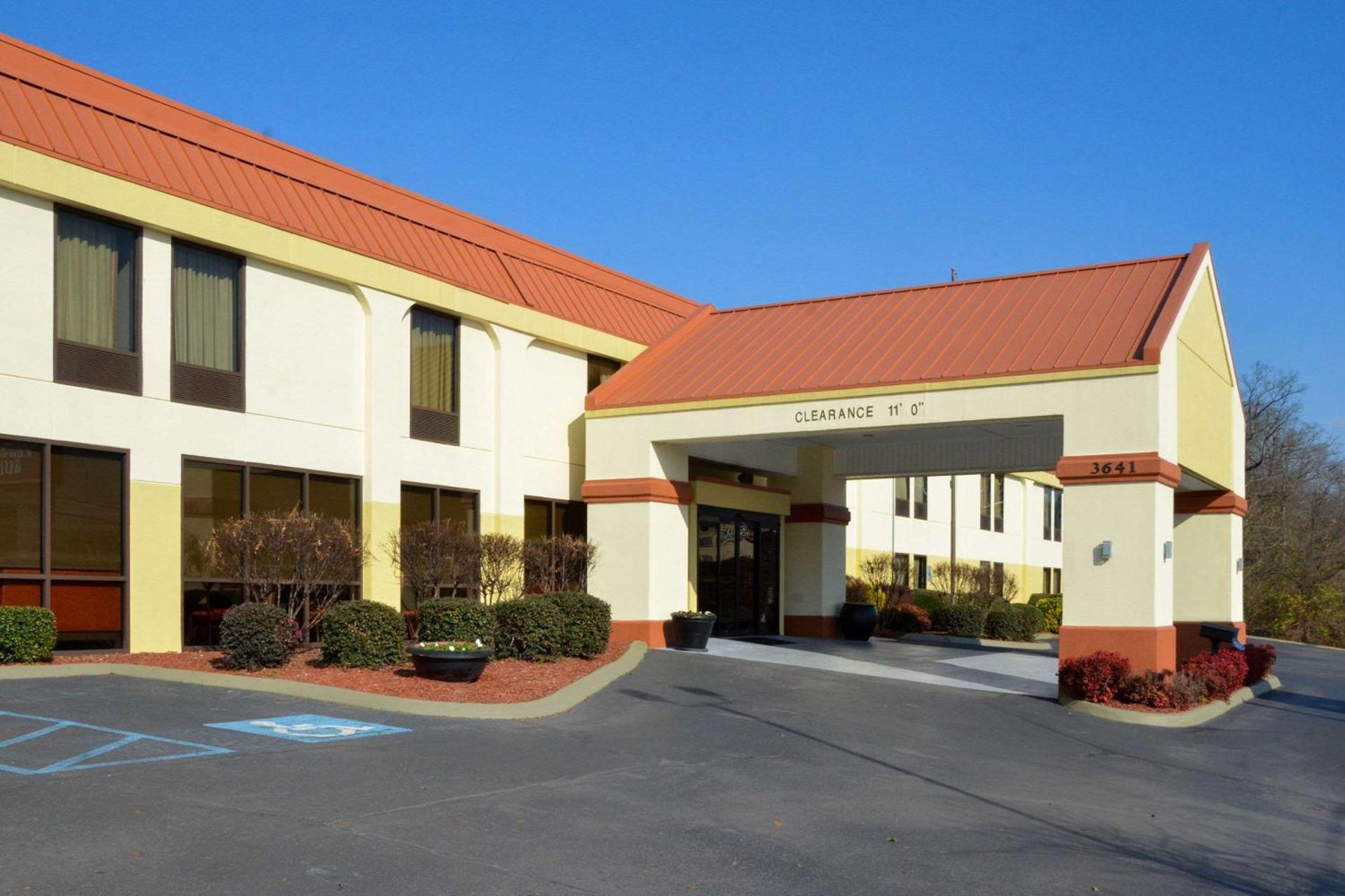 Clarion Inn near Lookout Mountain photo 4