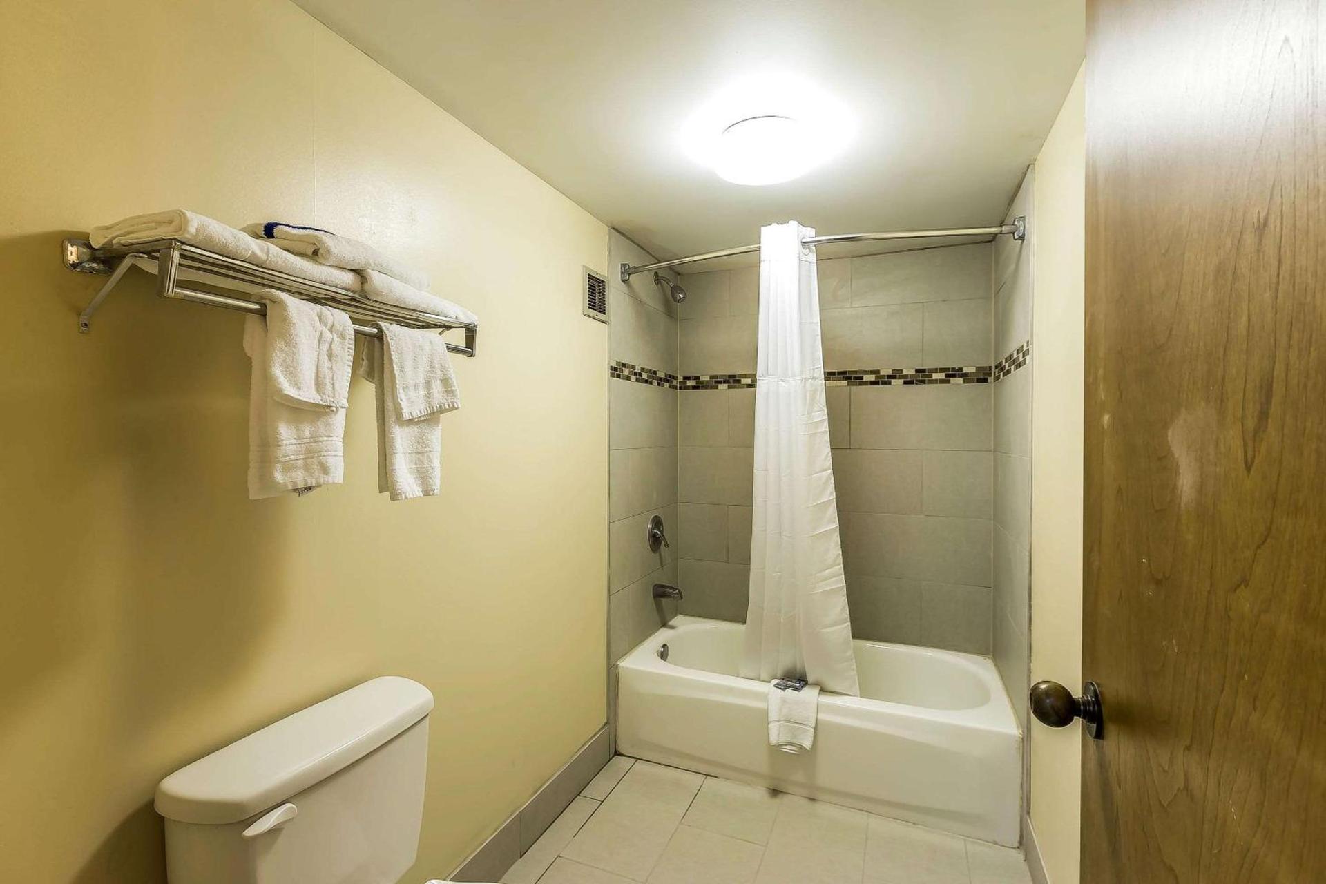 Rodeway Inn Knoxville East photo 9