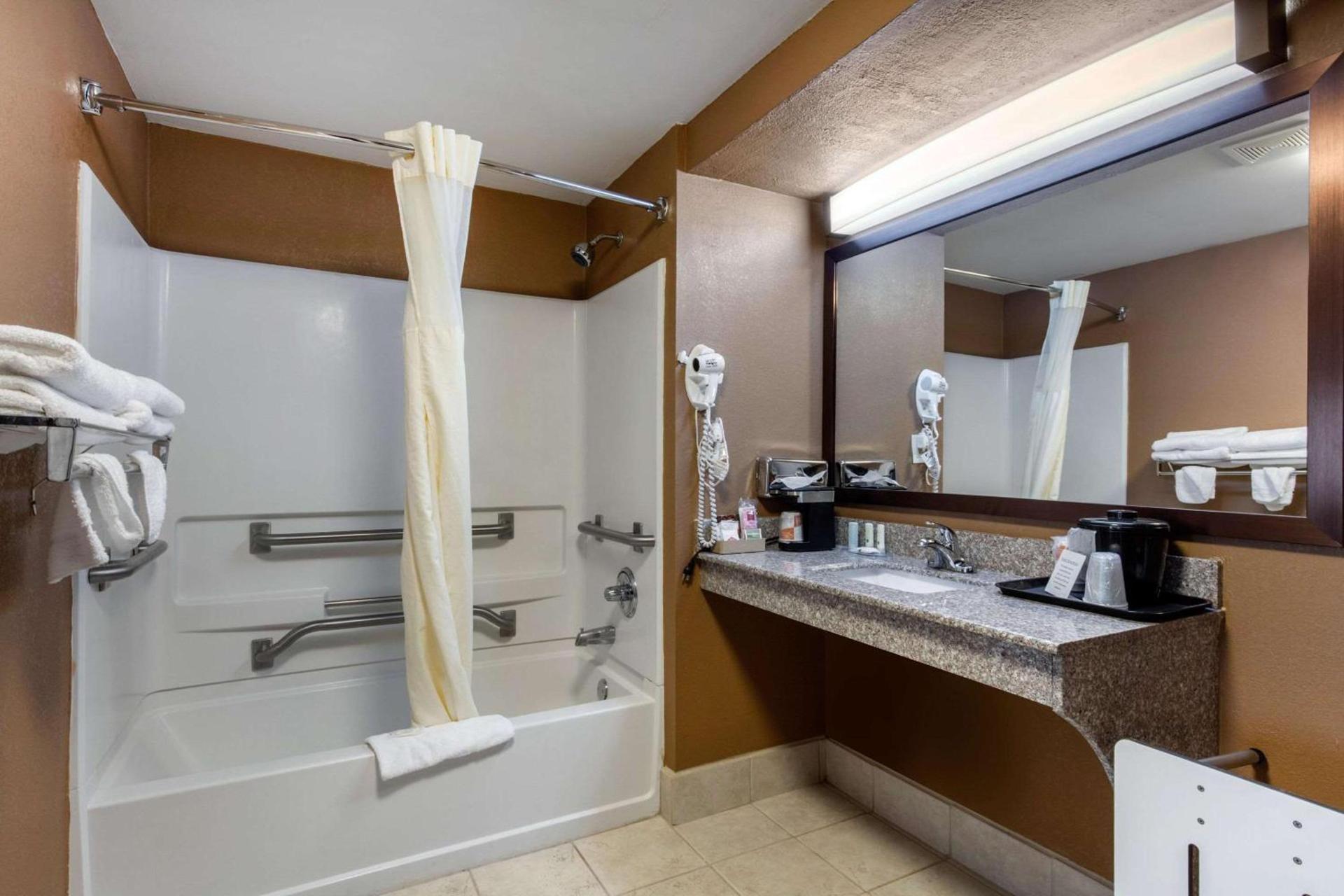 Quality Inn Kingston Springs photo 30