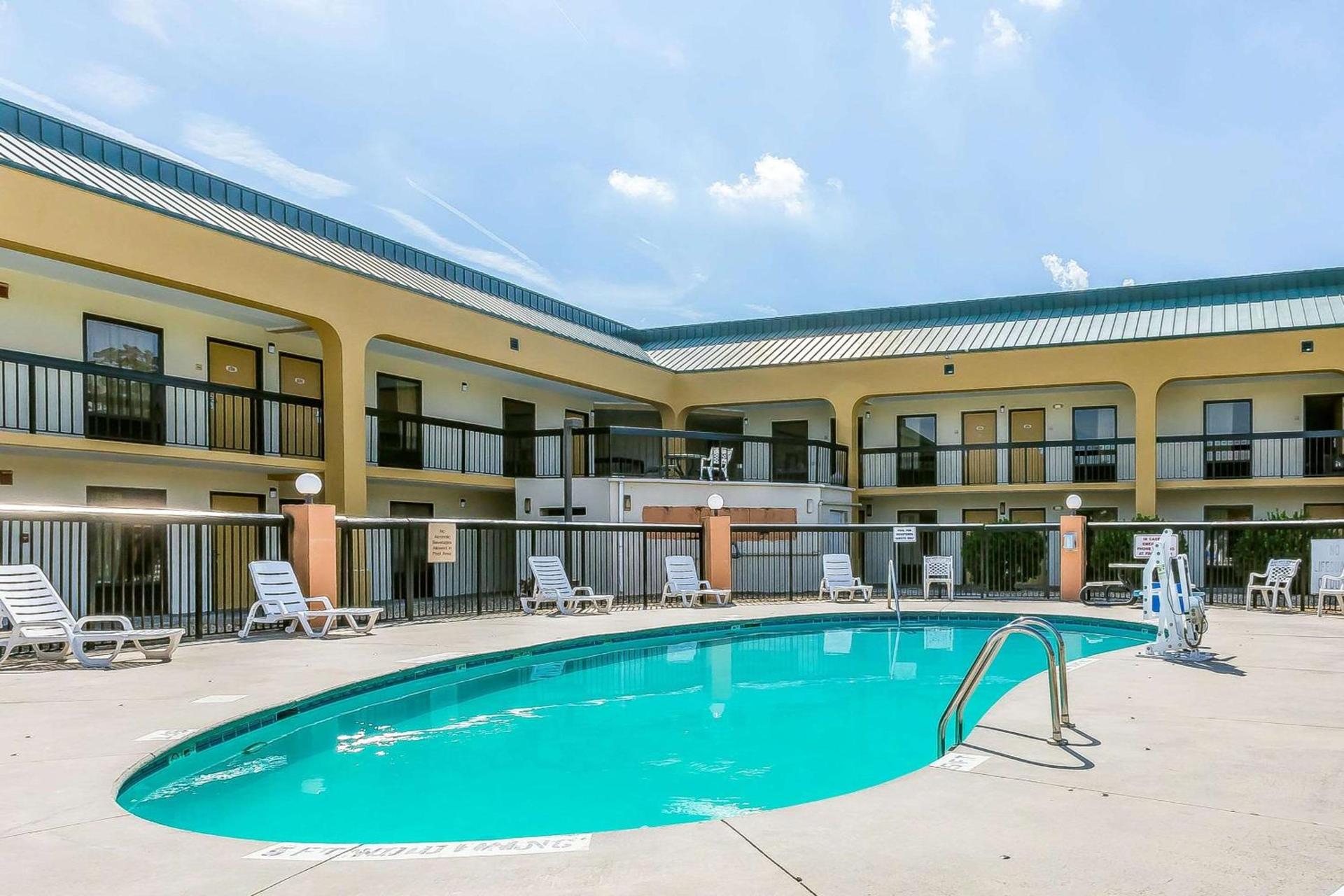 Rodeway Inn Knoxville East photo 5