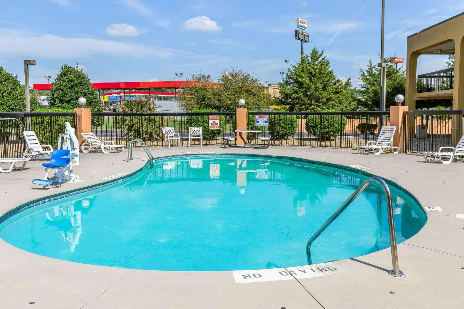 Rodeway Inn Knoxville East photo 2