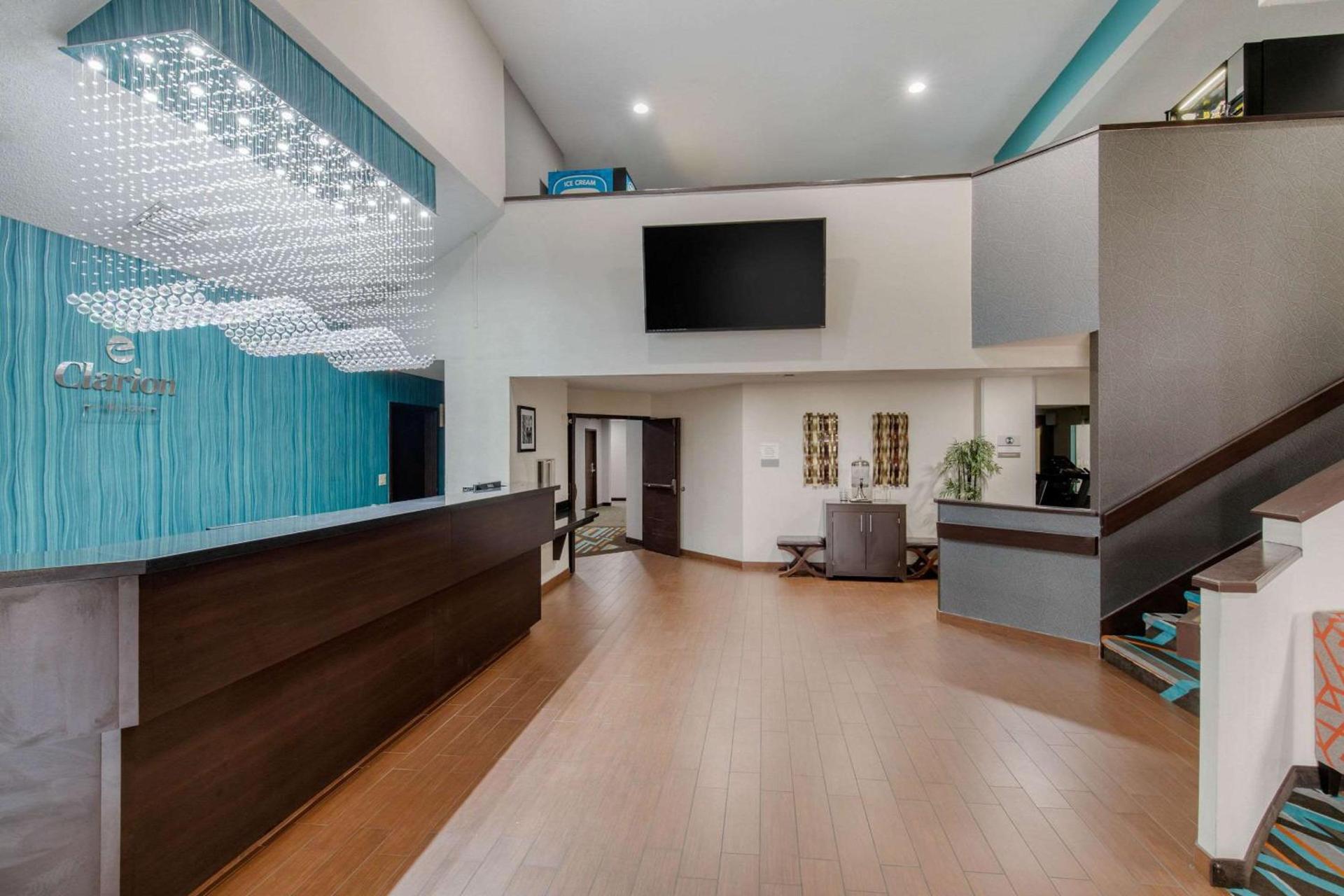 Clarion Inn & Suites DFW North photo 5