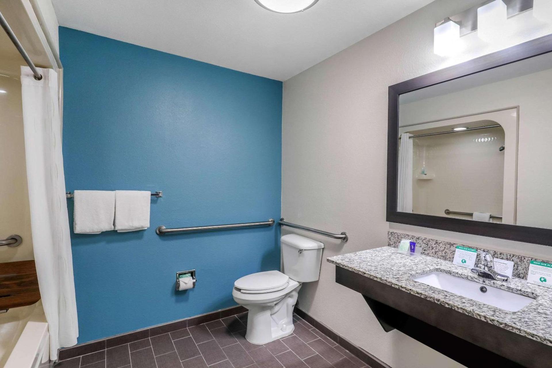 Clarion Inn & Suites DFW North photo 31