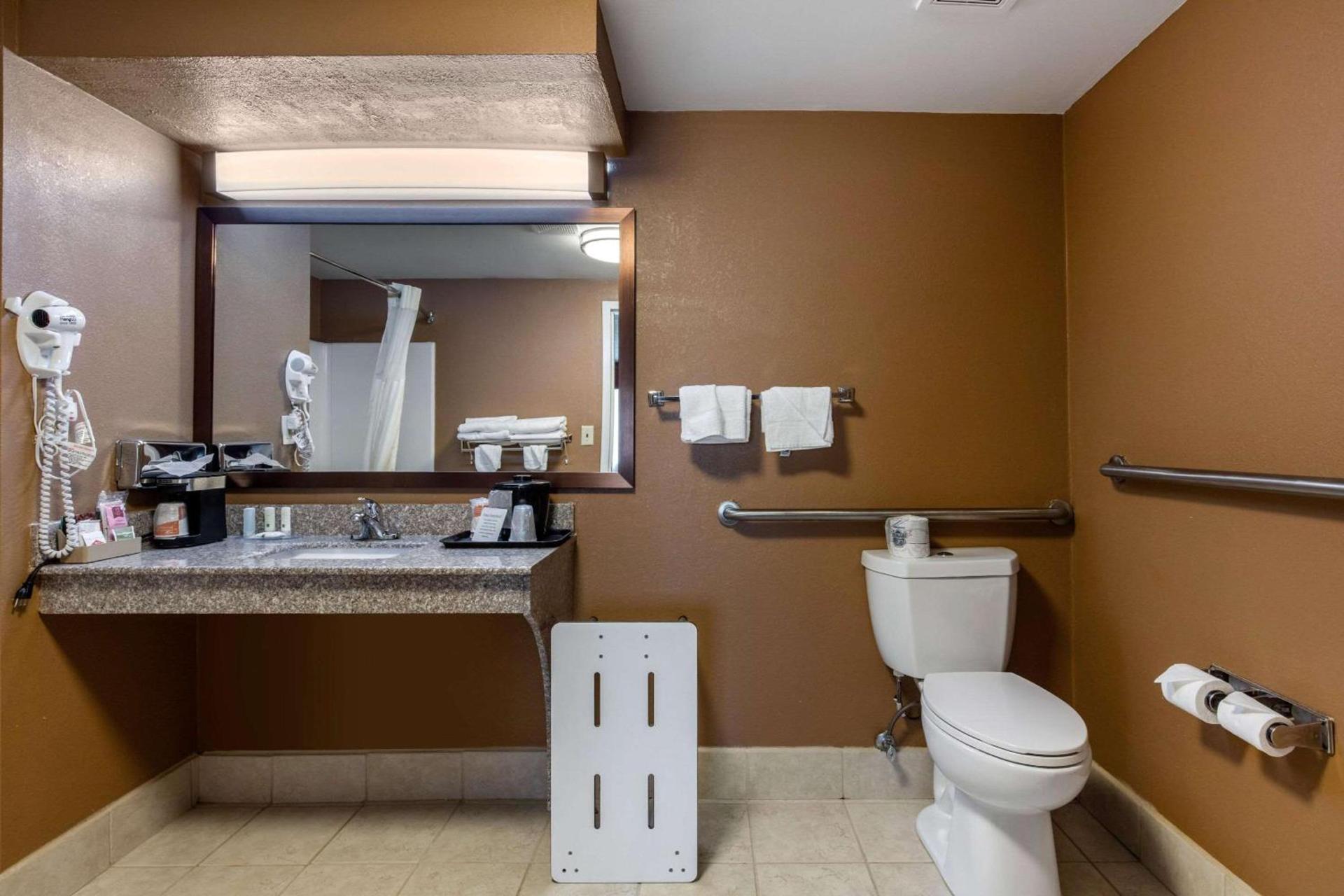 Quality Inn Kingston Springs photo 11
