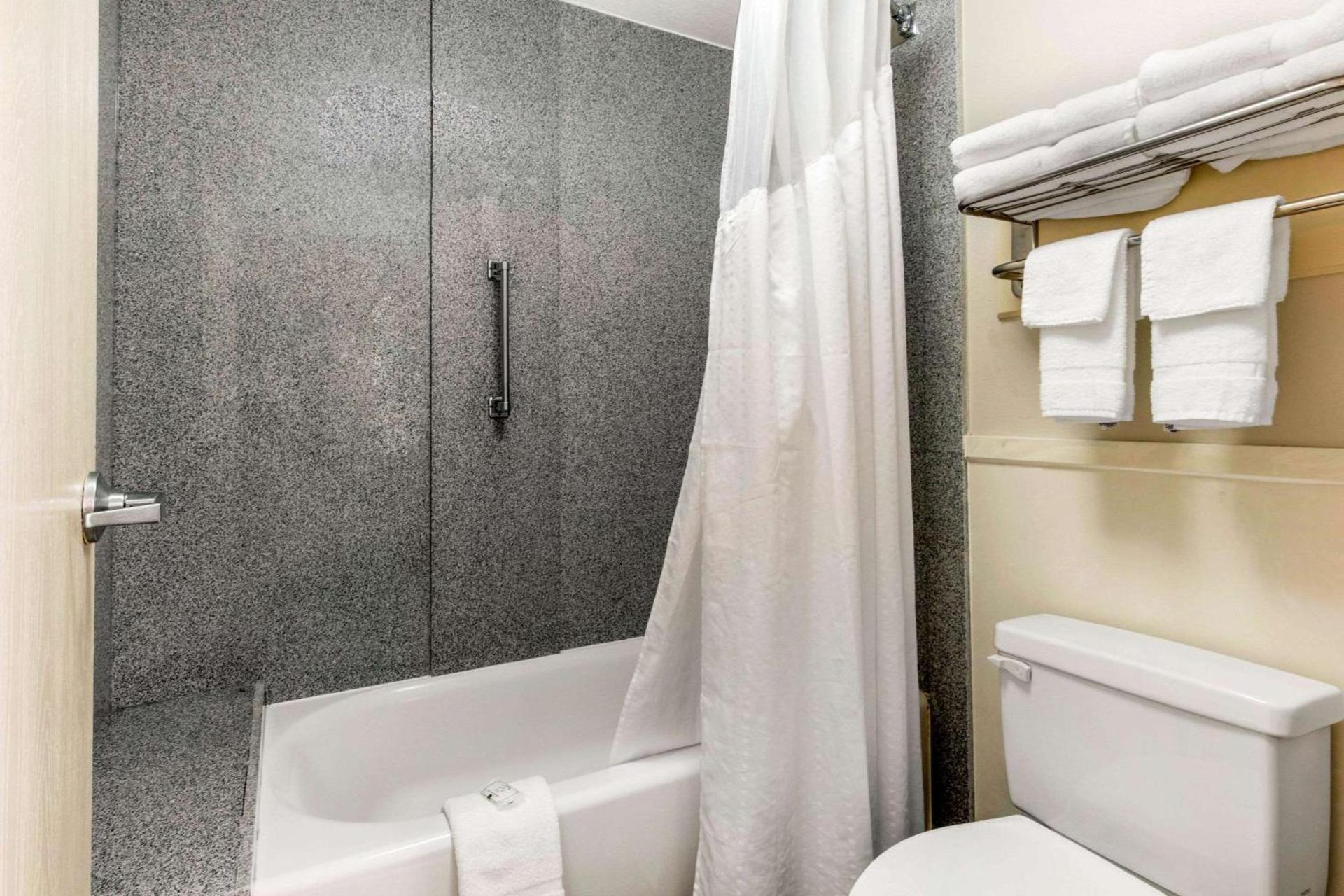 Quality Inn Memphis Airport photo 7