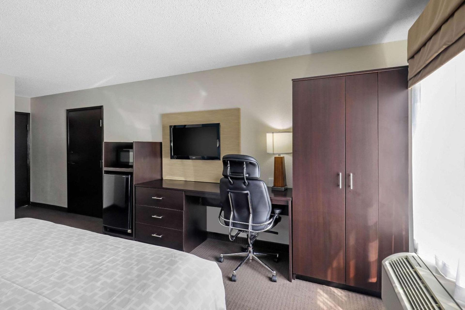 Clarion Inn & Suites DFW North photo 10