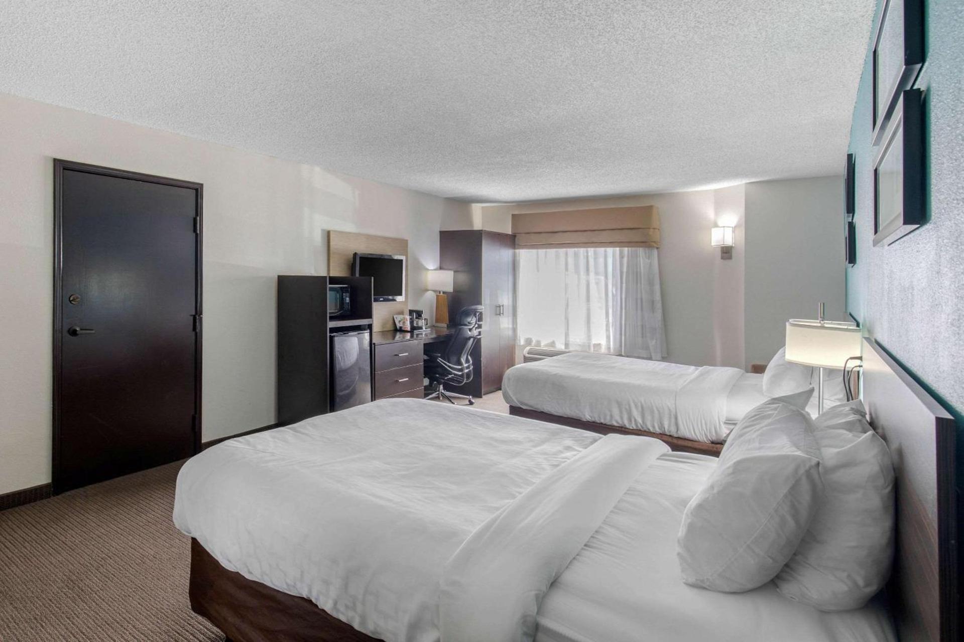 Clarion Inn & Suites DFW North photo 16